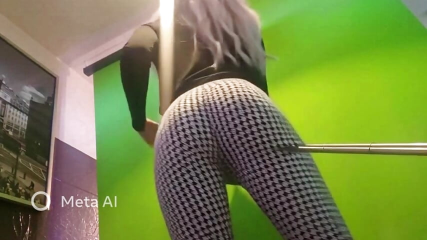 Twerk - video by Sletjeray@xh cam model