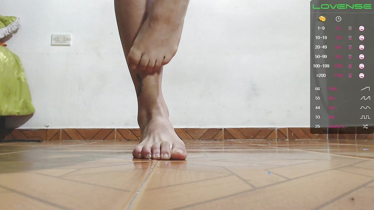 my feets - video by kenllyhot_and_valeriahell cam model