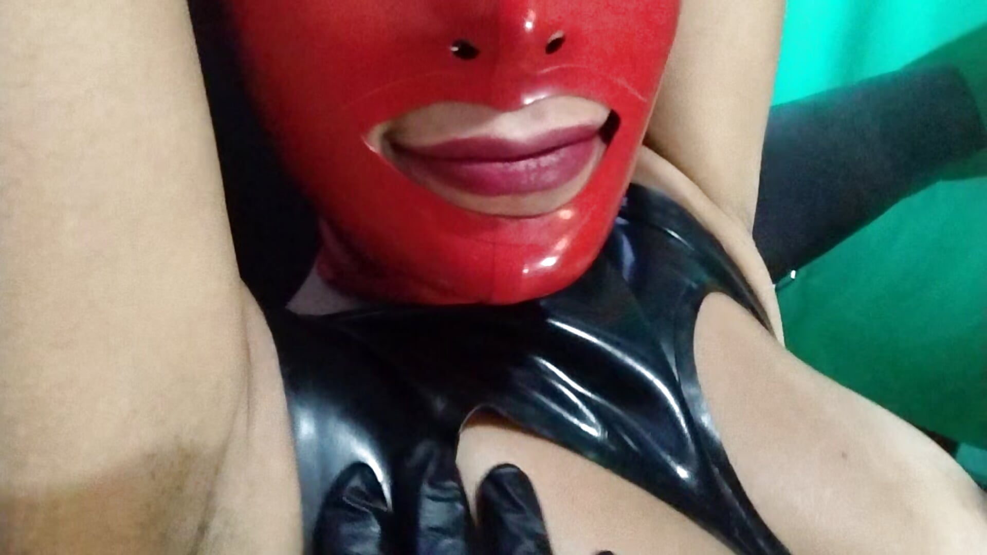 I open her pussy with my fingers - video by kenllyhot_and_valeriahell cam model