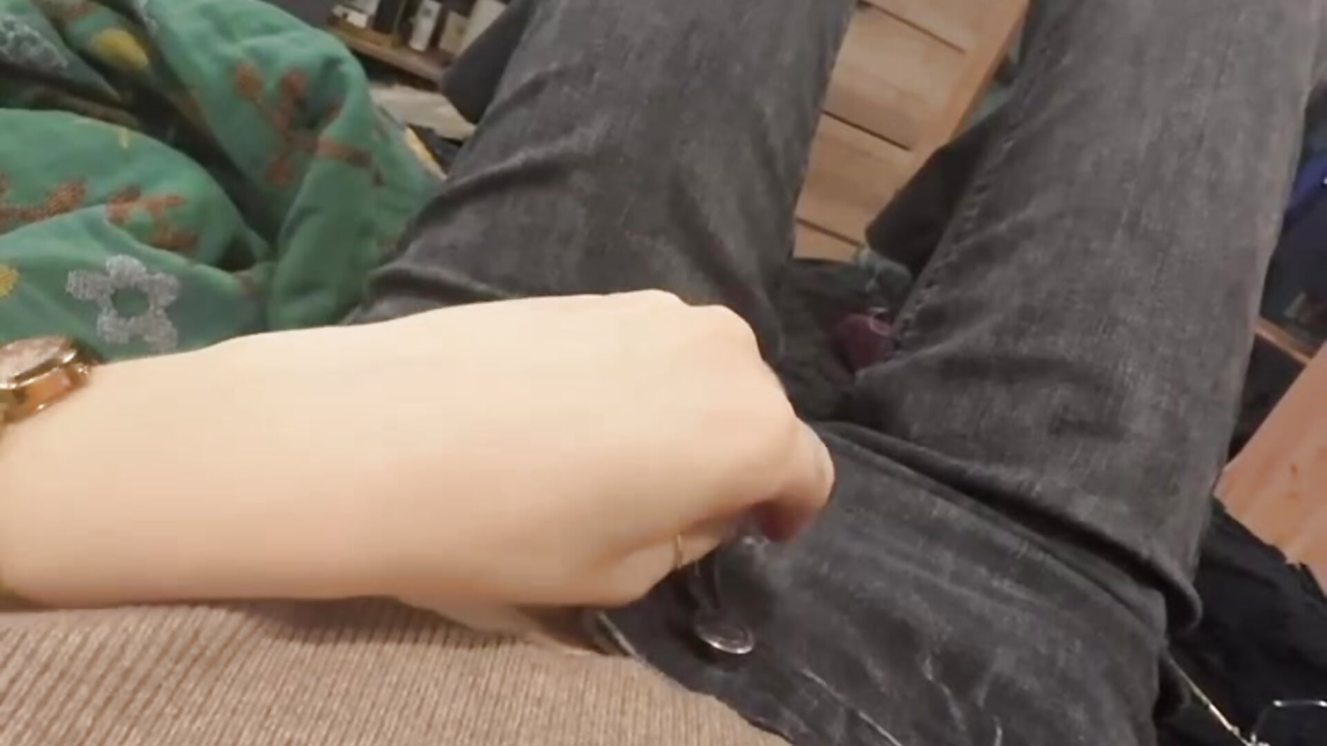 This kitty wants you^subscribe to the fan club and watch the rest of the video^
