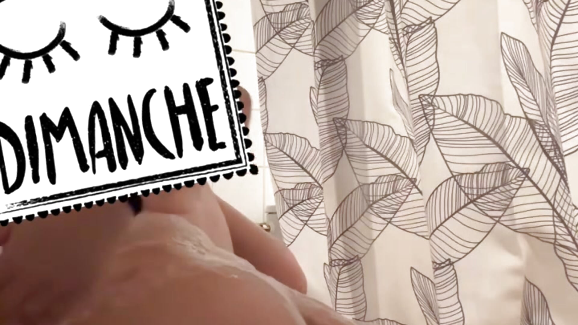 Claque moi le cul sous la douche 🚿 - video by lapute88 cam model