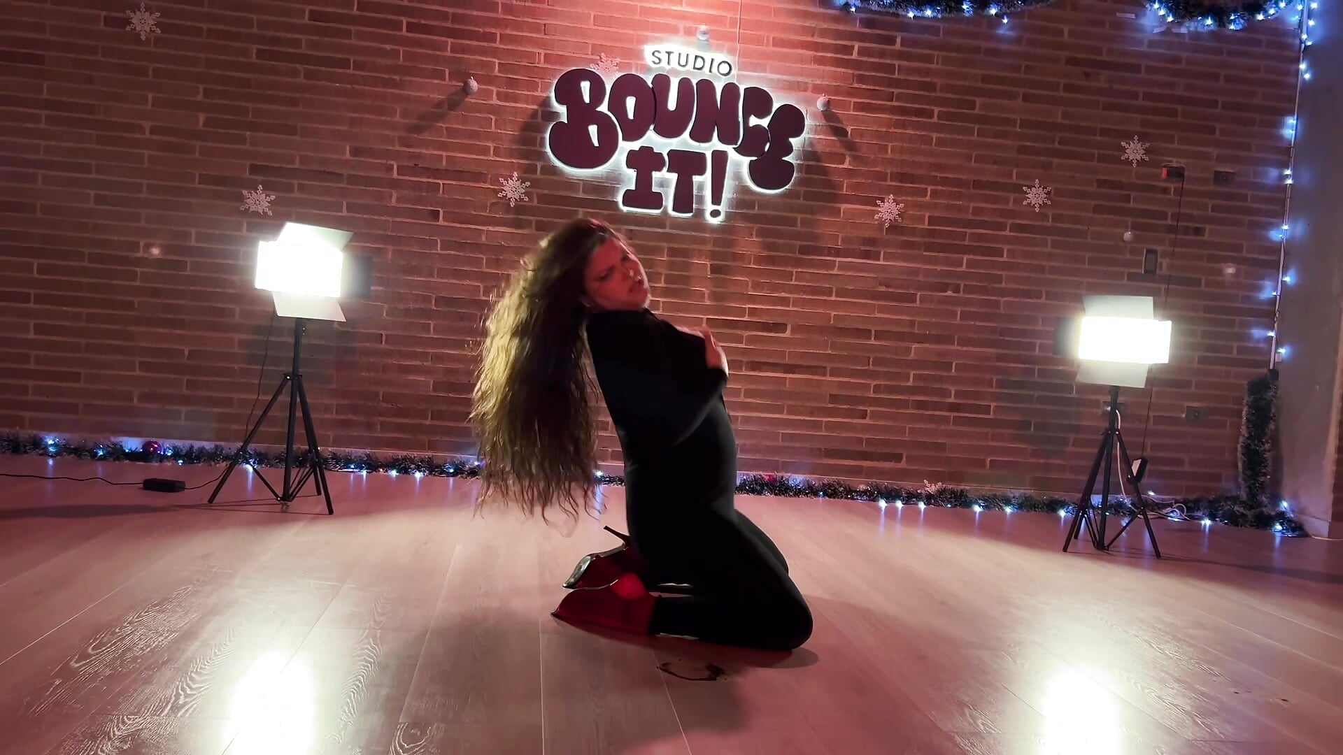 Dance ❄️❄️🎄🤶 - video by Gabiwaifu cam model