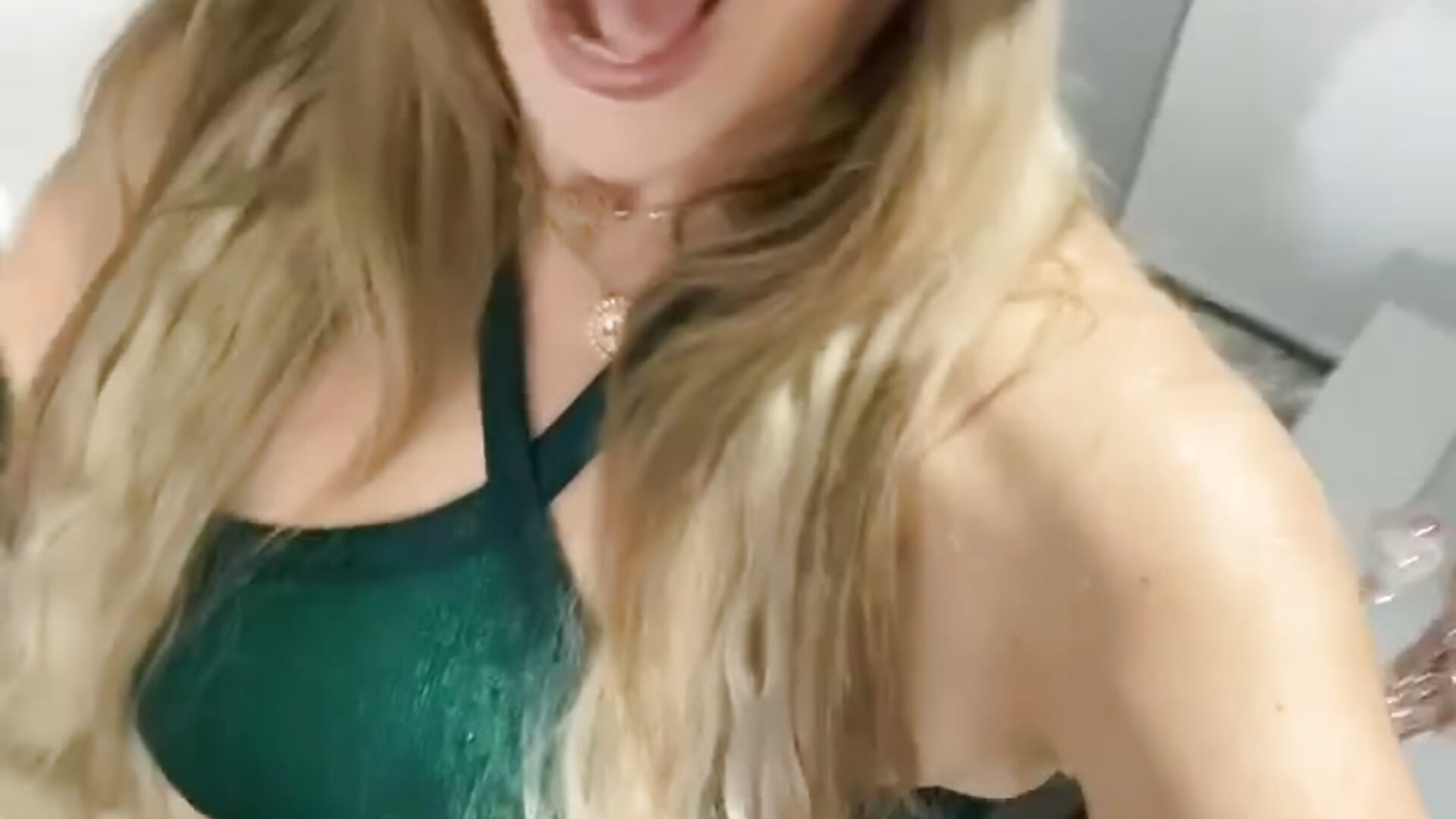 JessyRey's triumphant pose