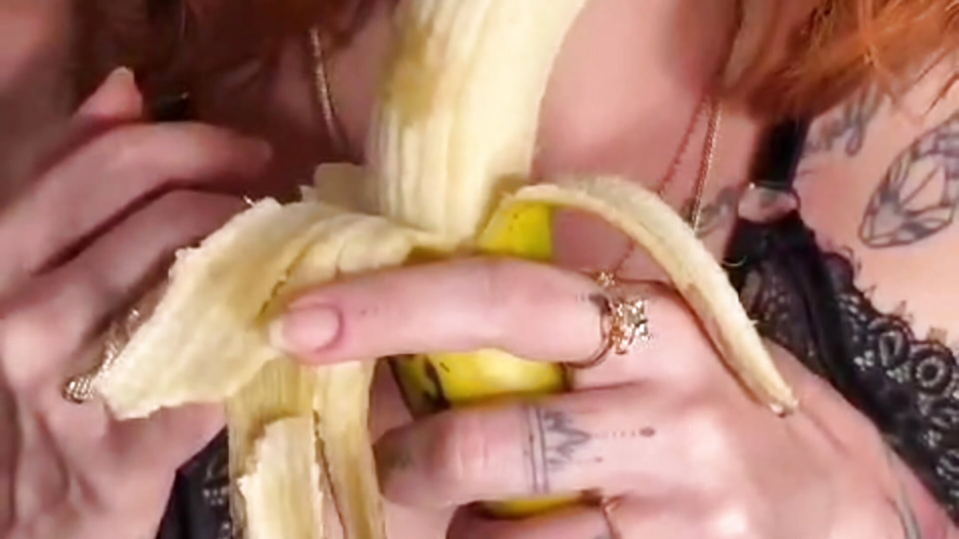 Suking your banana milk－カメラキャストのManuela_monroeの動画