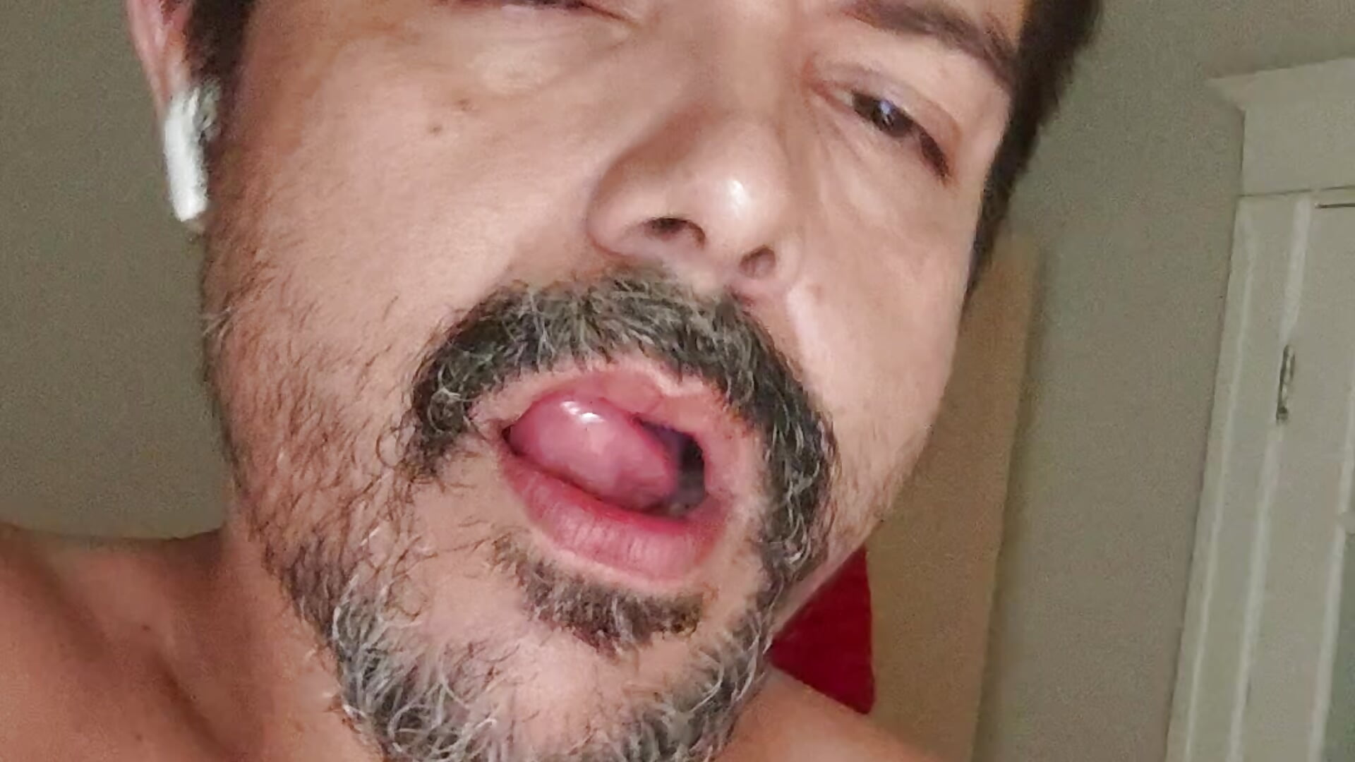 Metendo língua 😛 - LoFabi 캠 모델의 동영상