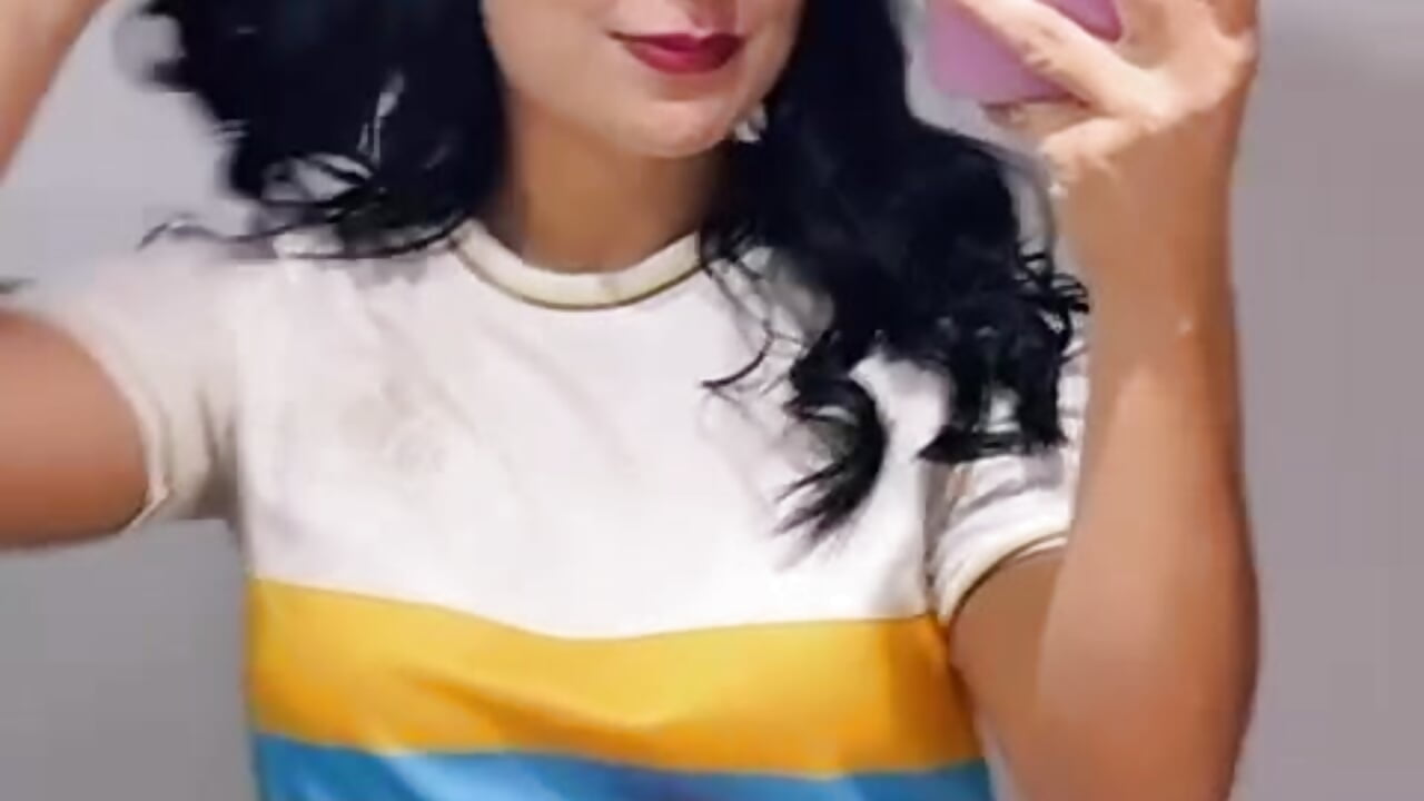 profile-intro-video-1743712912 - video di Arya_33 modella di cam
