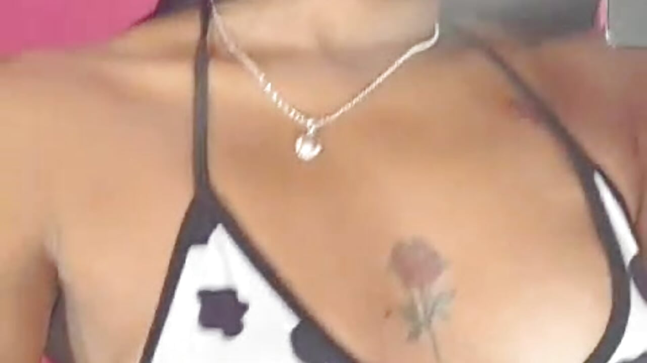 Honey, my body is the temptation you desire 🍒  😏🔥 - video di indianschoolgirl modella di cam