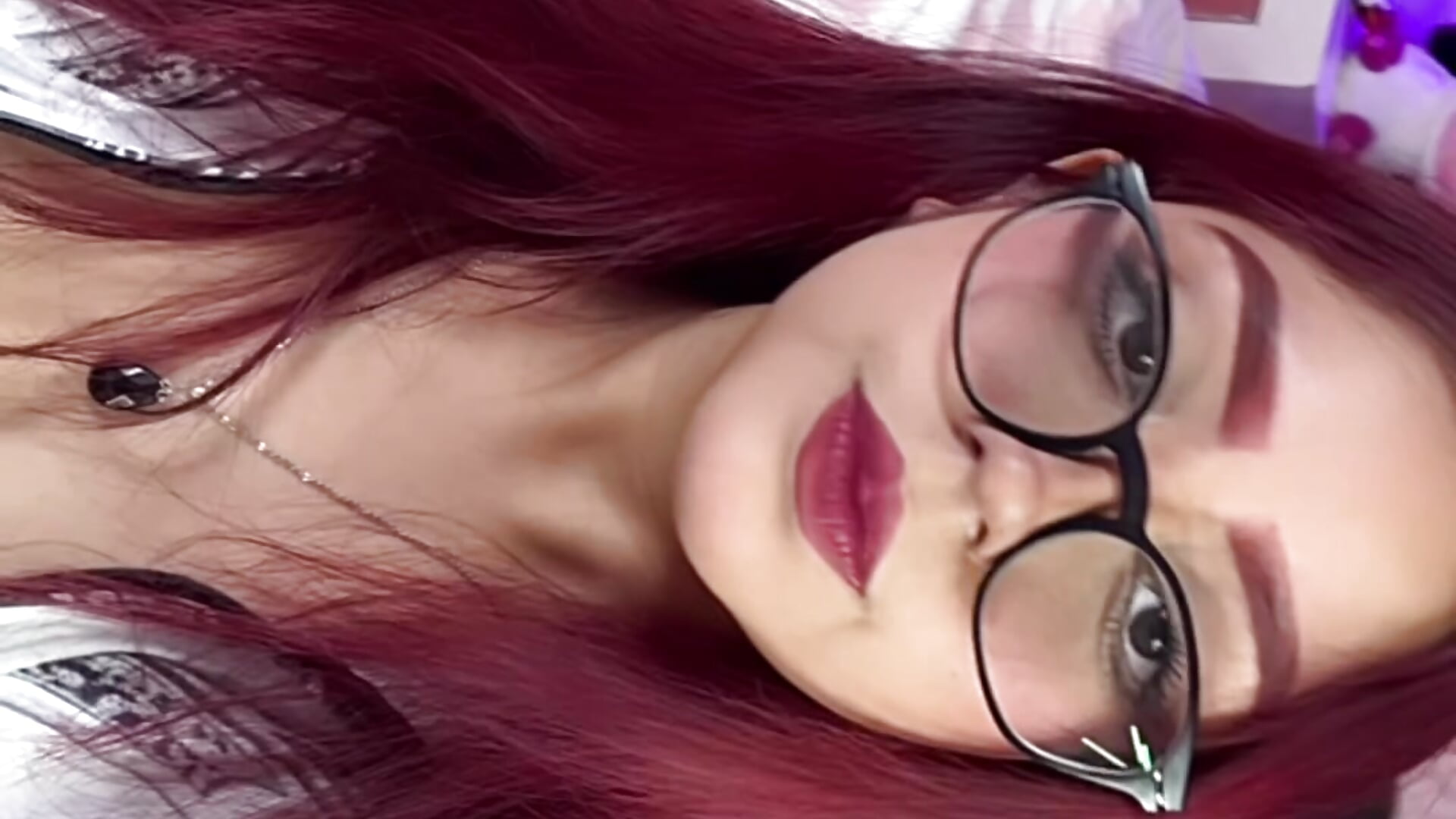 :3 – video od webkamerové modelky AnngelaSkye