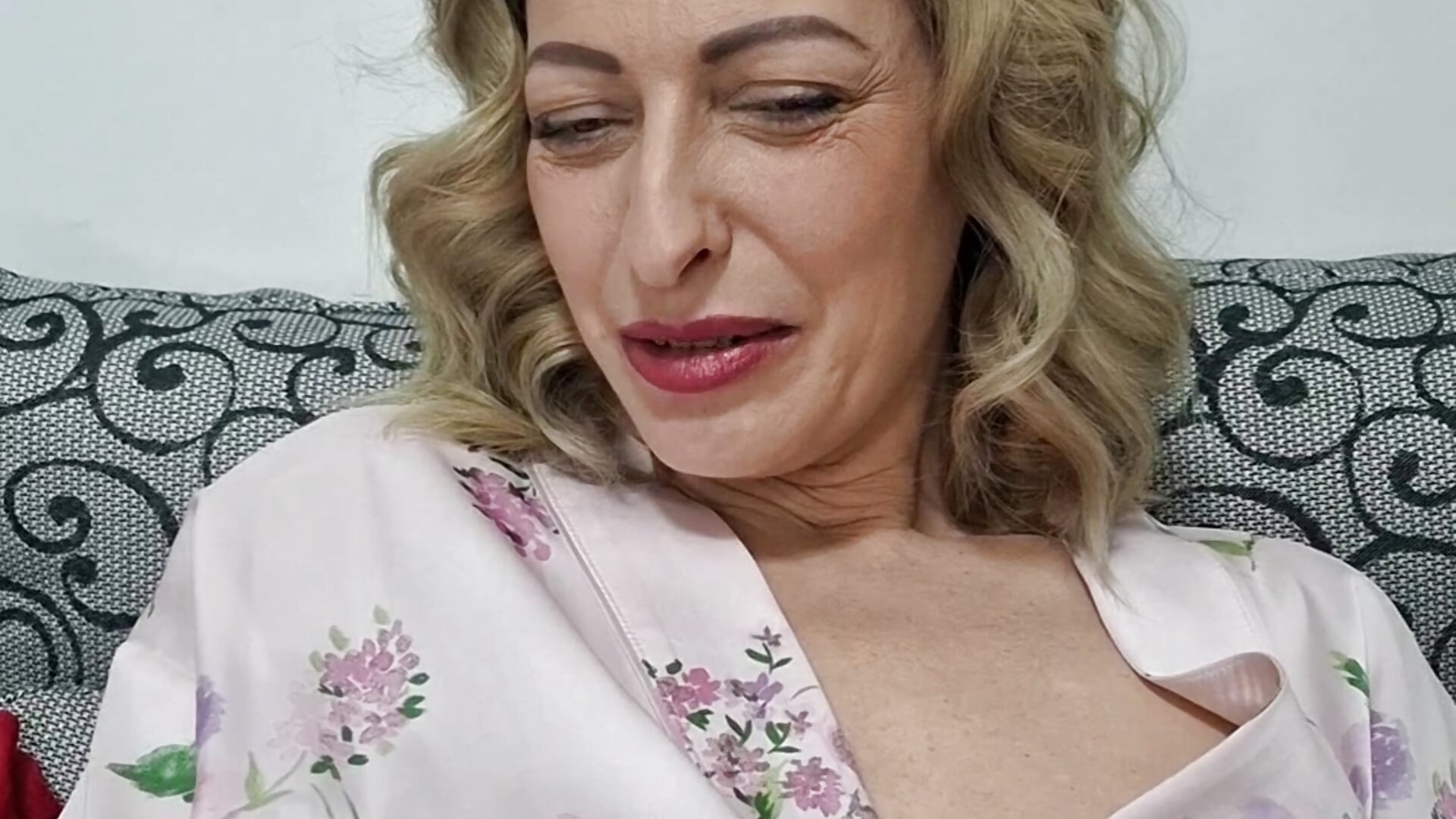 Tojás szülés - video by Youwantmetoomuch cam model