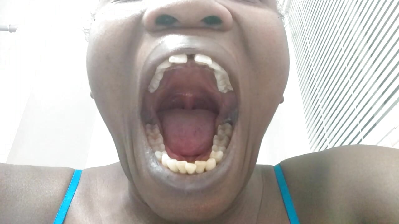 Big-Yawns wide open mouth - video by EbonyFetishQueen cam model