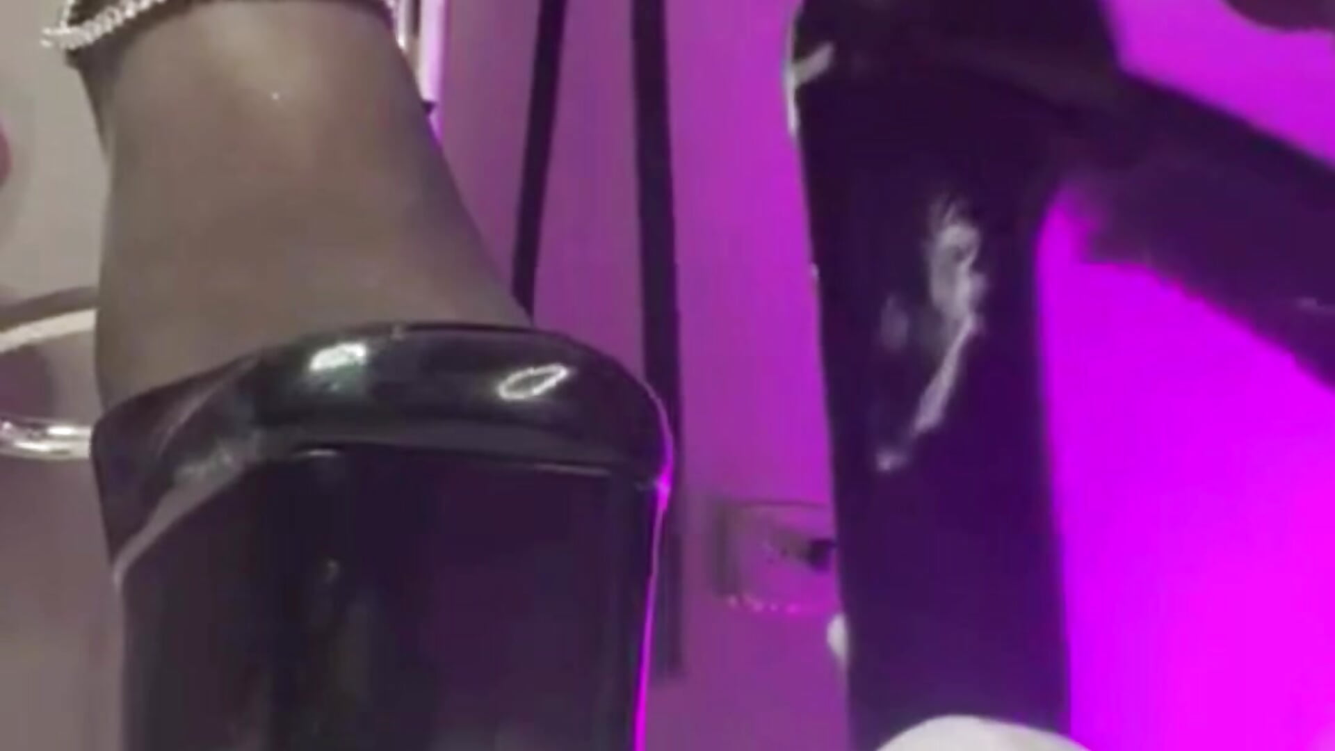 My heels have something to tell you 👠🫧