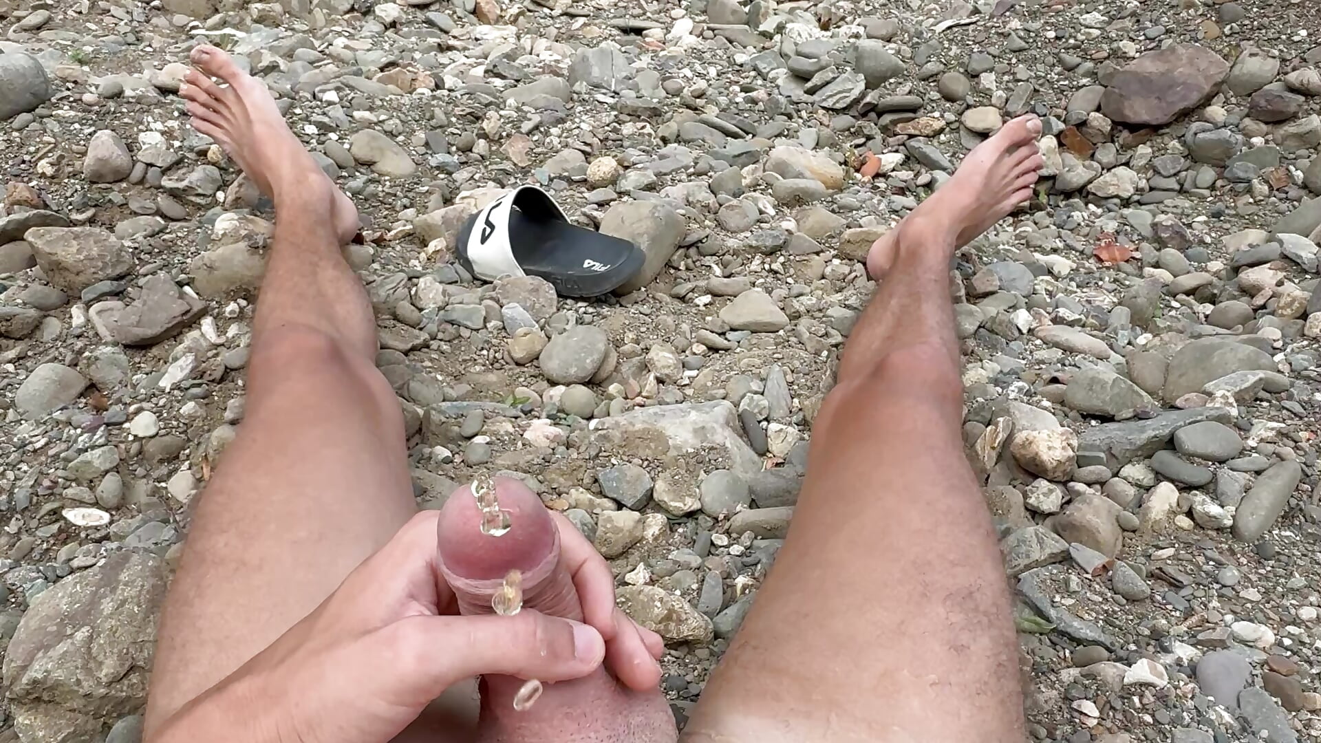 being peed on turns me on a lot - Video von alexyourboy Cam-Model