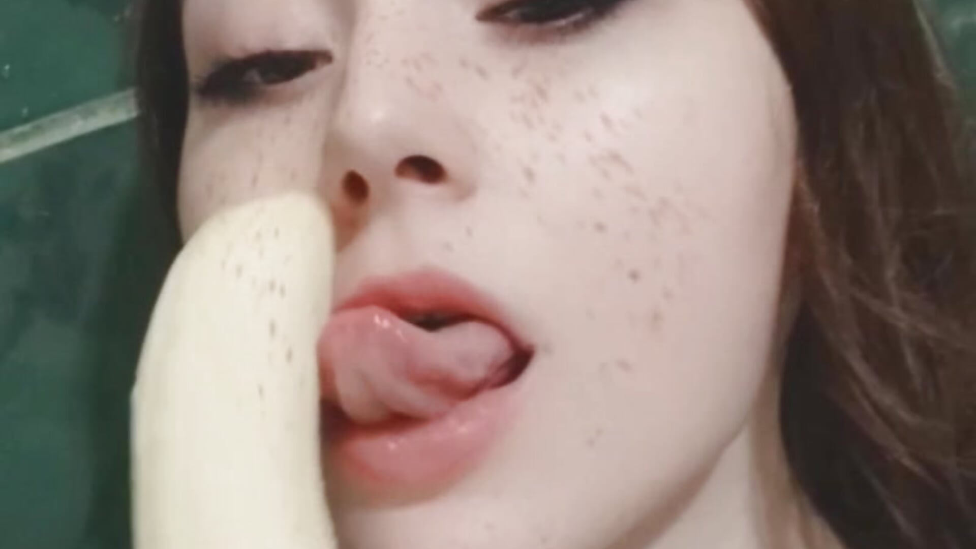 mnom - video by TeaseQueens cam model