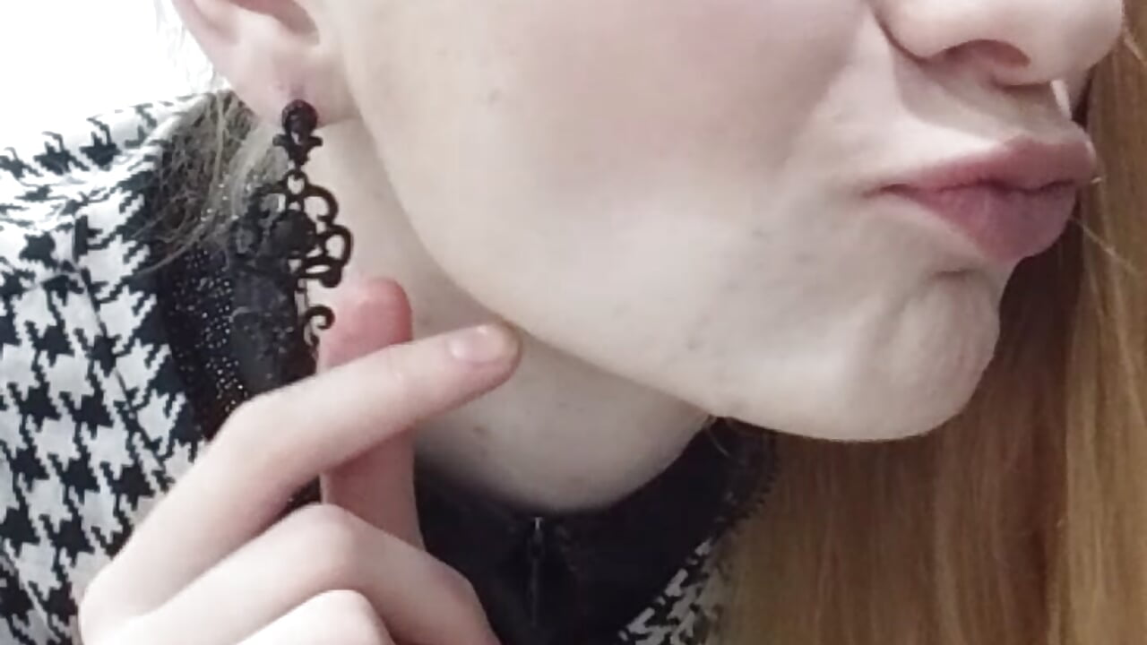 What is under this dress? - video van RandomRussianRedhead cam-model