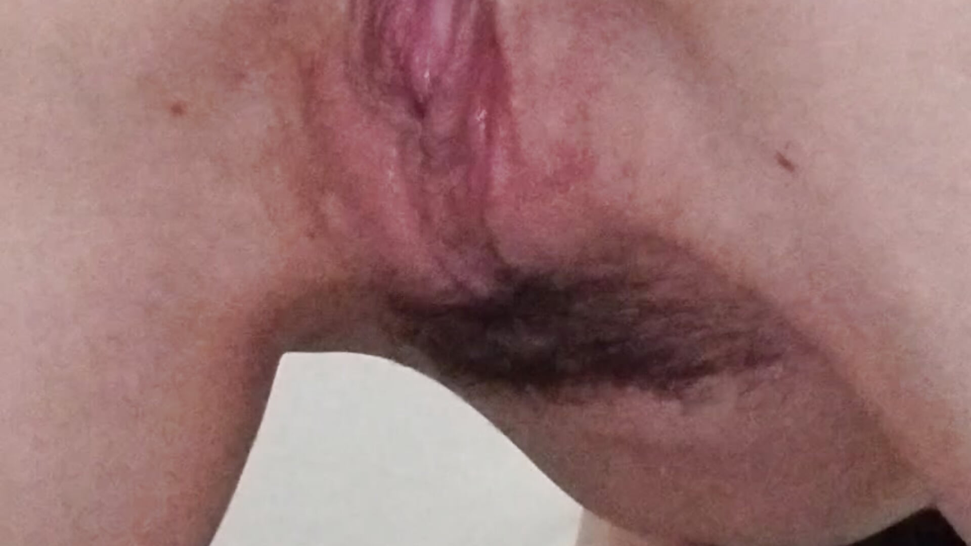 I masturbate while imagining a stud's cock 😍