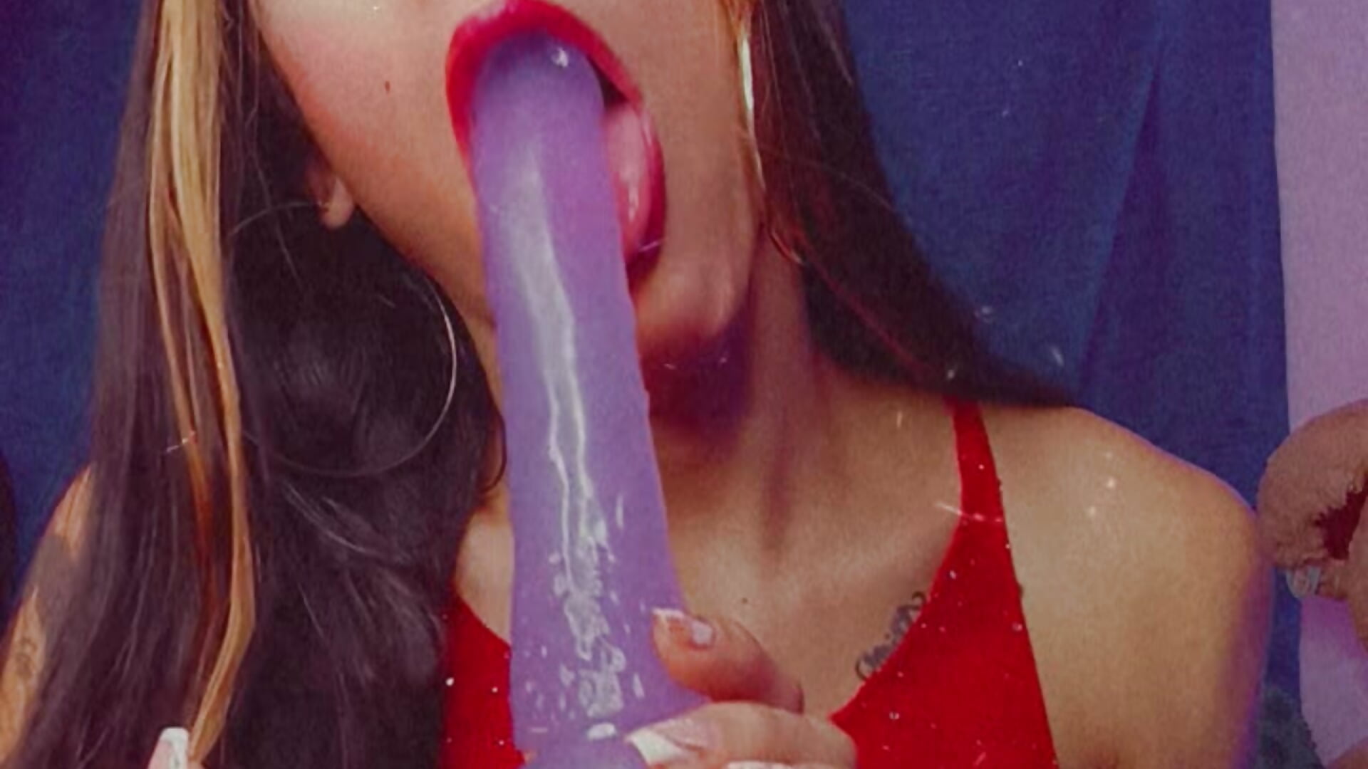 Sucking your cock deep - video av BigGabi21c cam model