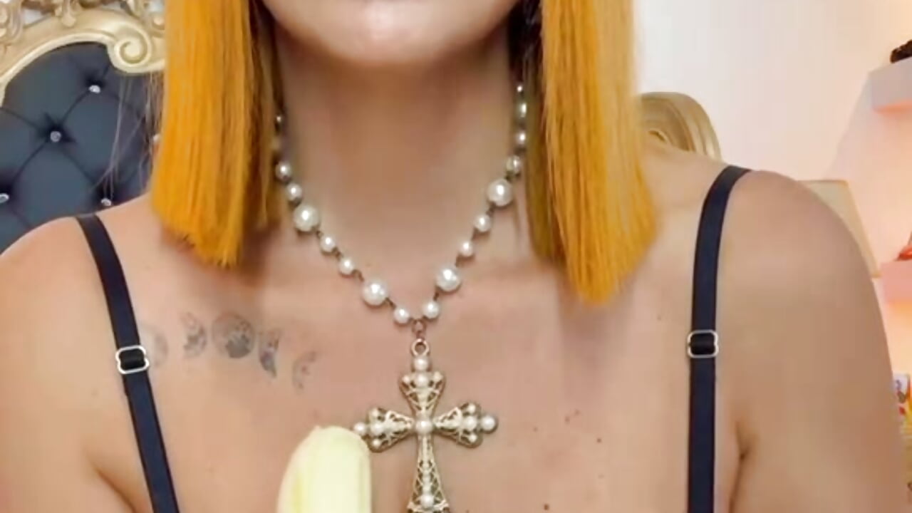 banana blowjob - vídeo de la modelo de cam AdelinaVans