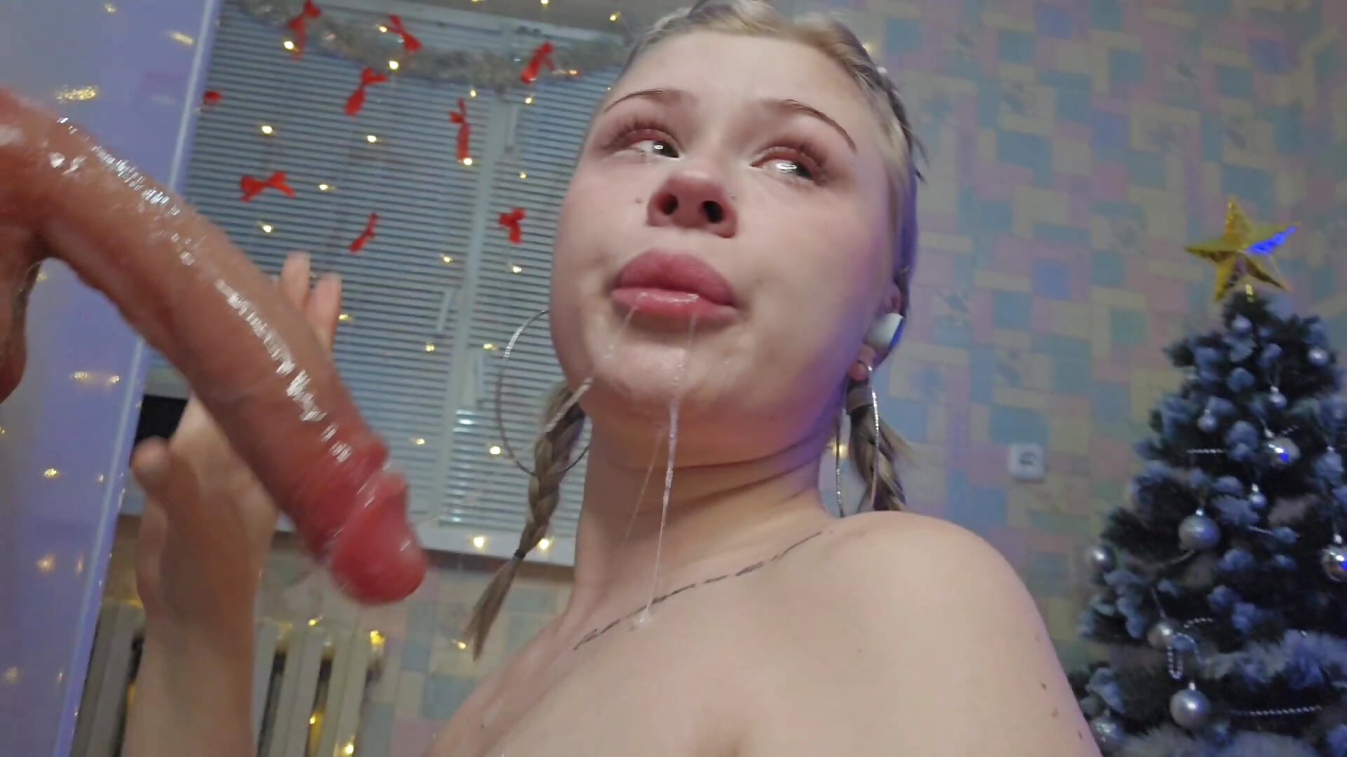 Phone filmed deepthroat (2 views) - video by Snowgirl_ cam model