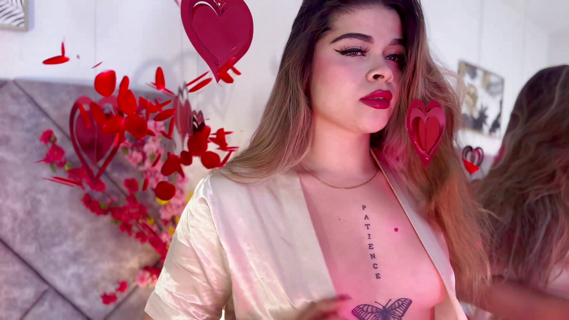 Alert video without the veil. Happy Valentine's Day guys, I love you so much 💖💖💋 - فيديو من anna-henao موديل الكام