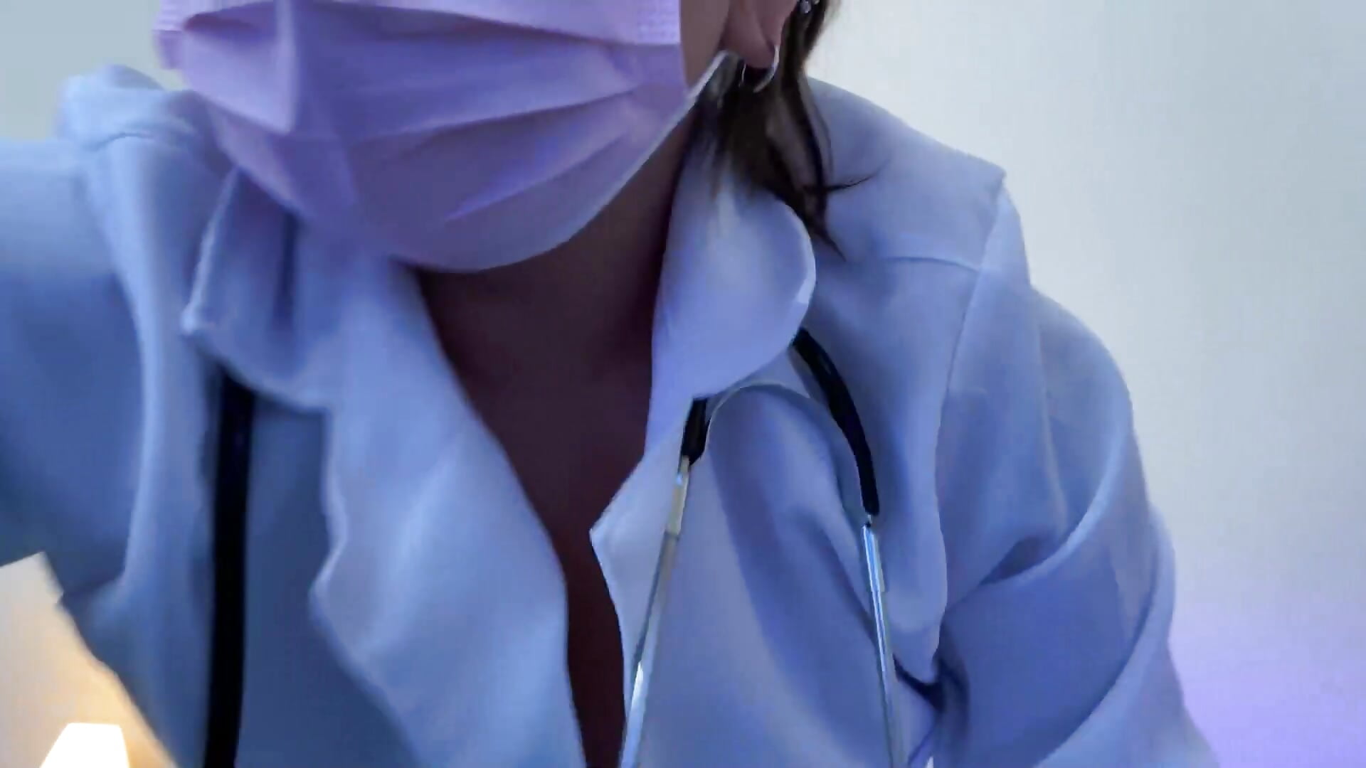 the good nurse ;) – video od webkamerové modelky SweetFoxEyes_