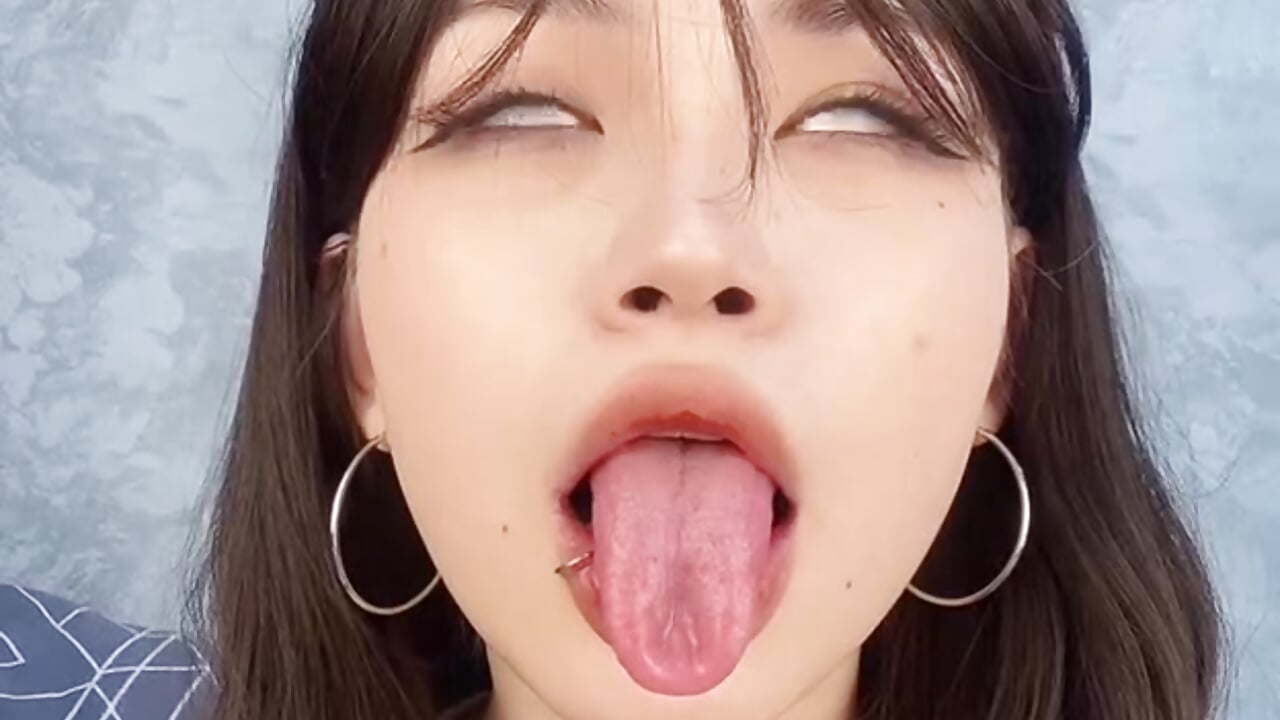 AHEGAO WITH GENTLY WHITE OUTFIT