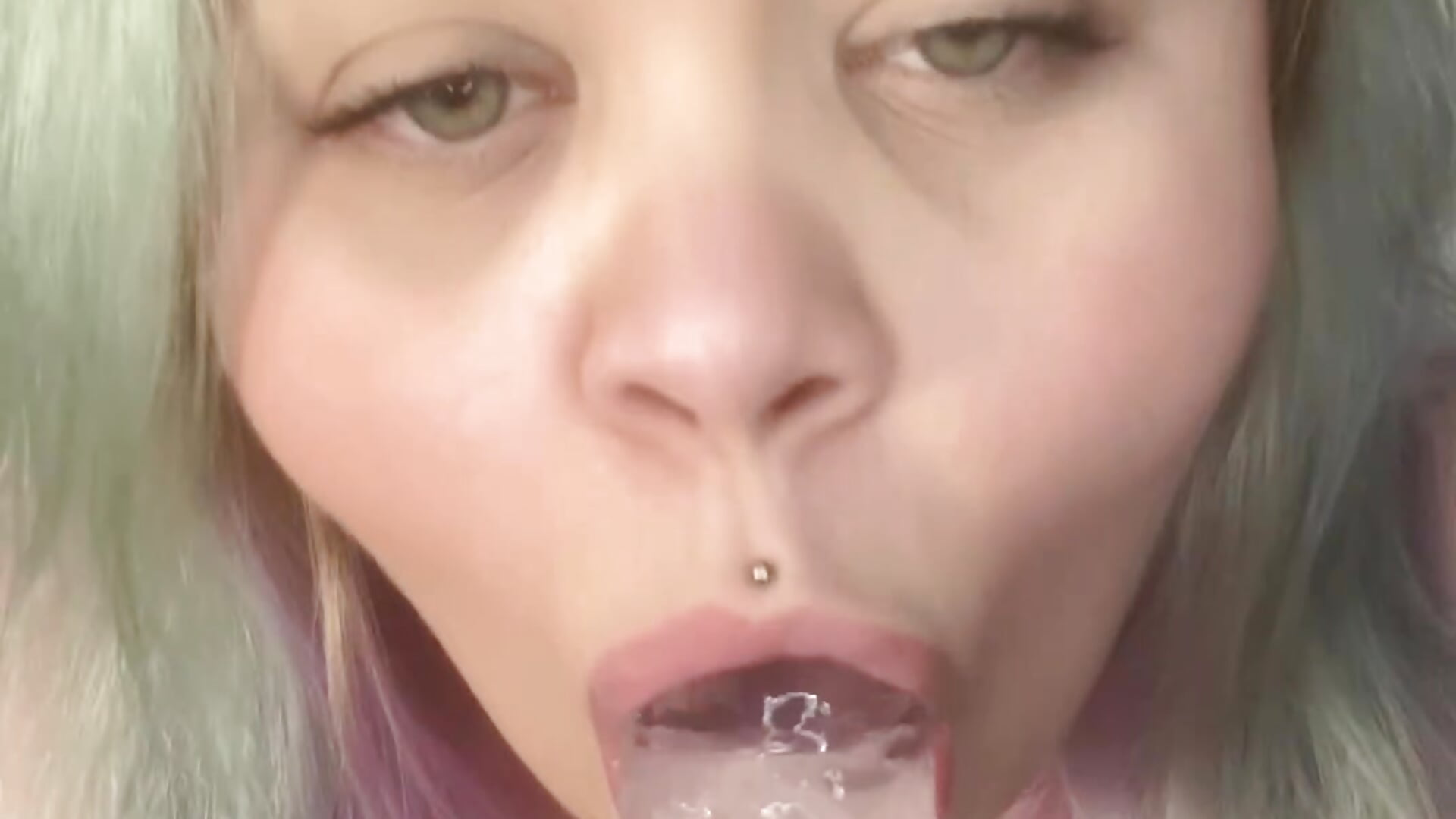 Suck dildo, fuck pussy big dildo