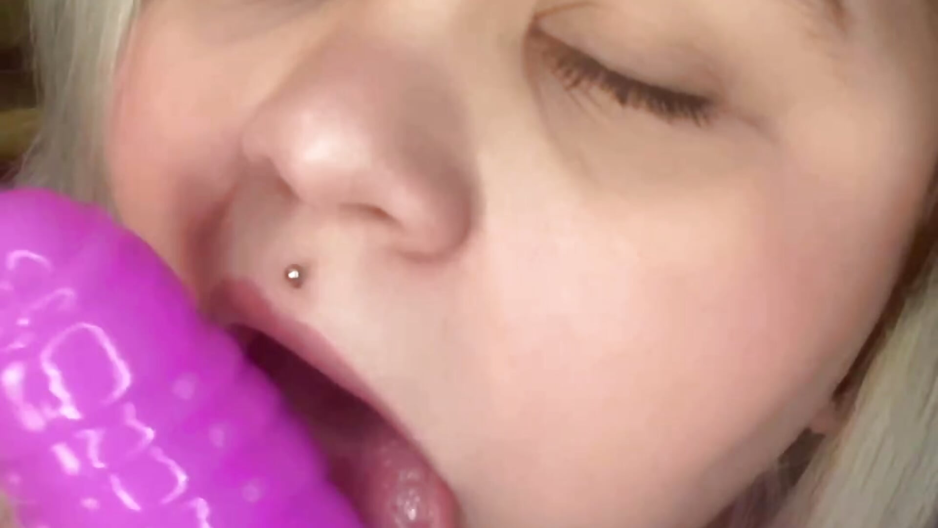 Suck dildo, cum