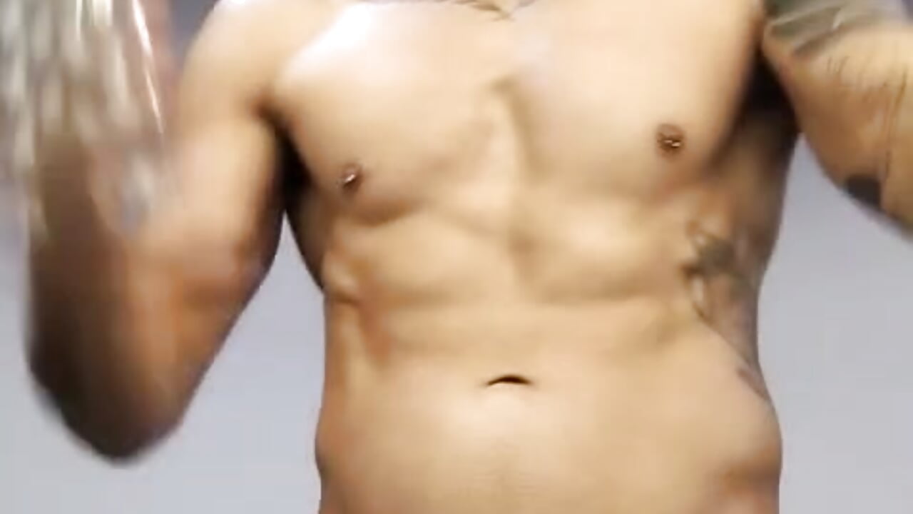 flexed muscles 🥵 - video by Tom_cooper_ cam model