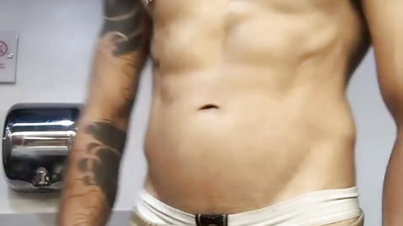 Looking at the process 💪🏼💪🏼 - video by Tom_cooper_ cam model