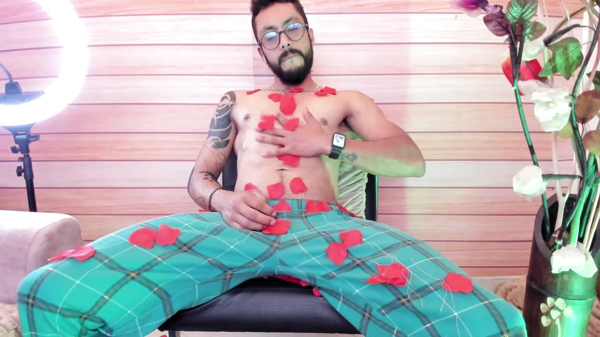 Valentine Day 🌹 - video by Tom_cooper_ cam model