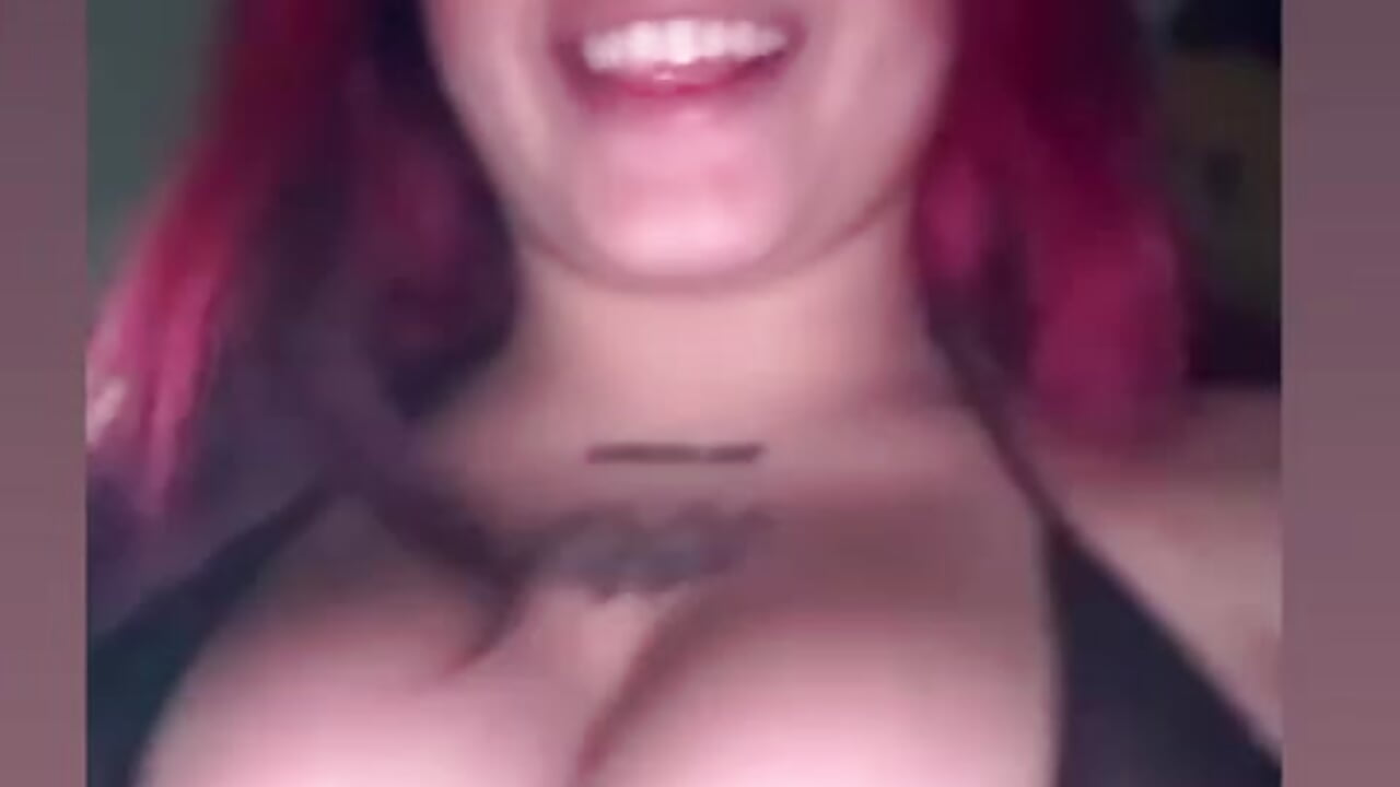 bouncy tits, going down stairs - Vídeo de Sofiia-Rubb, modelo de vídeos