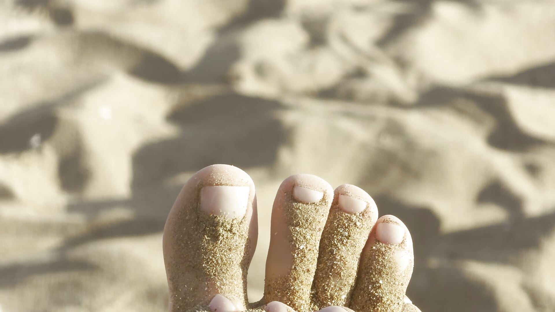 Feet in the sand🔥 - vídeo de la modelo de cam Ester_Hill