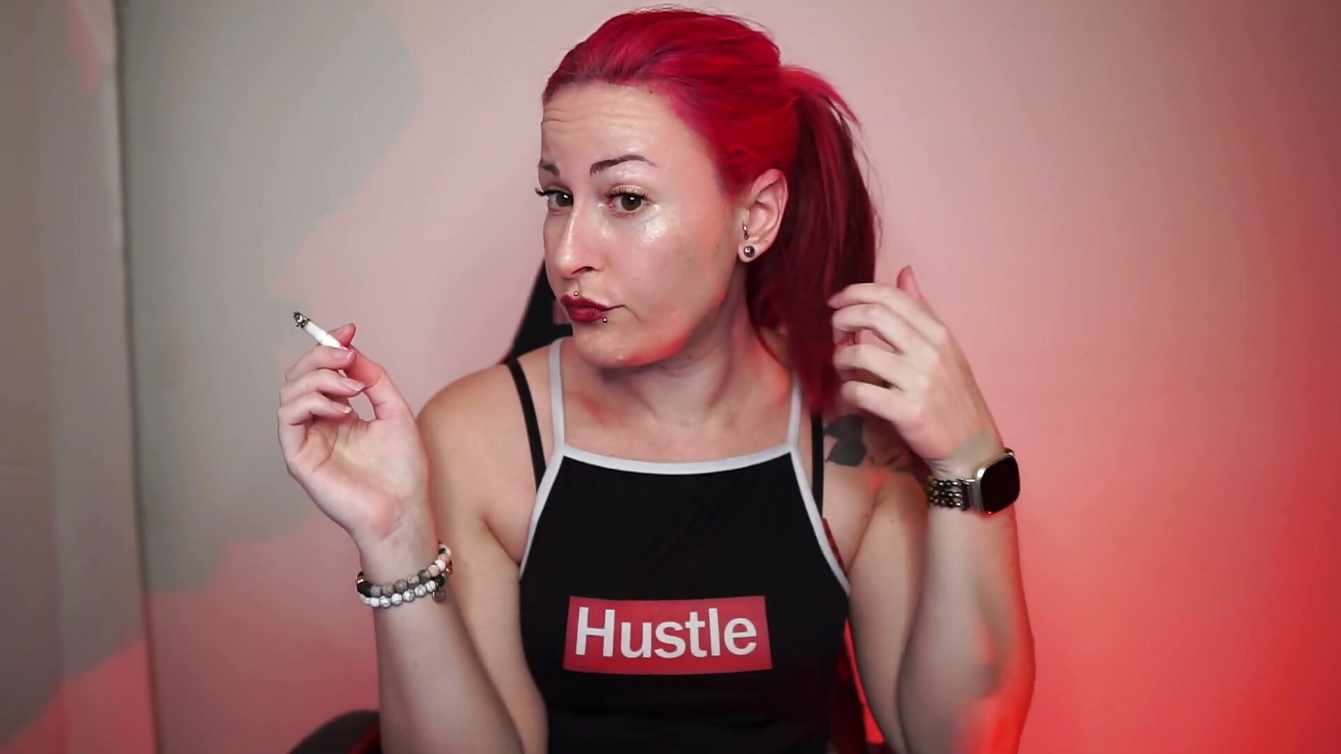 Smoke, Lipstick and Ponytail Teaser – video od webkamerové modelky gennyrock