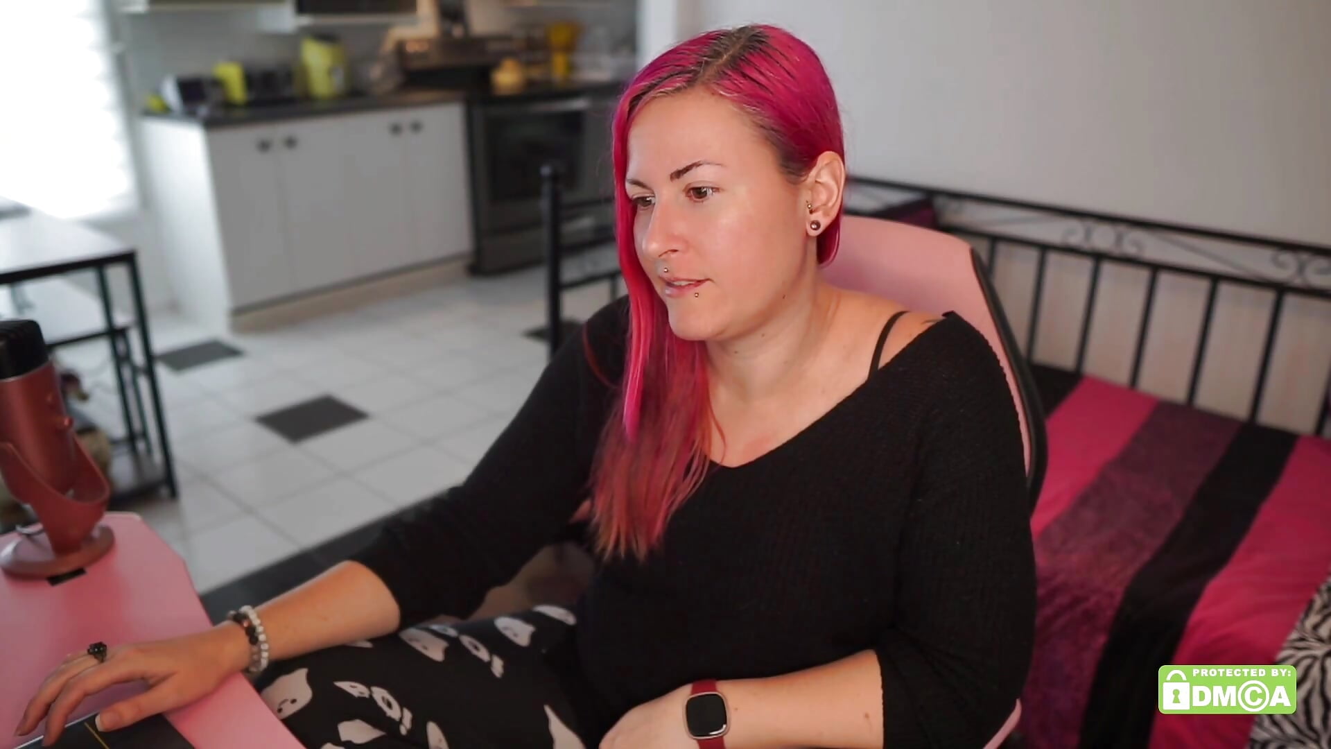 Another SPH Teaser – video od webkamerové modelky gennyrock