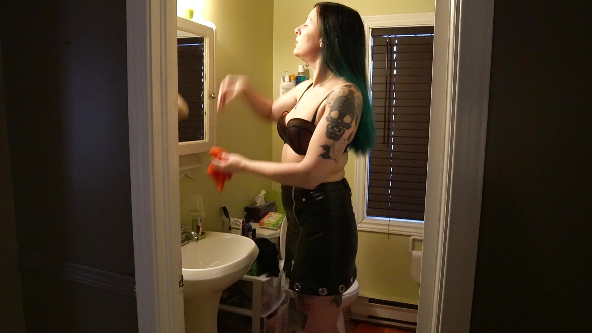 Spy Armpit – video od webkamerové modelky gennyrock