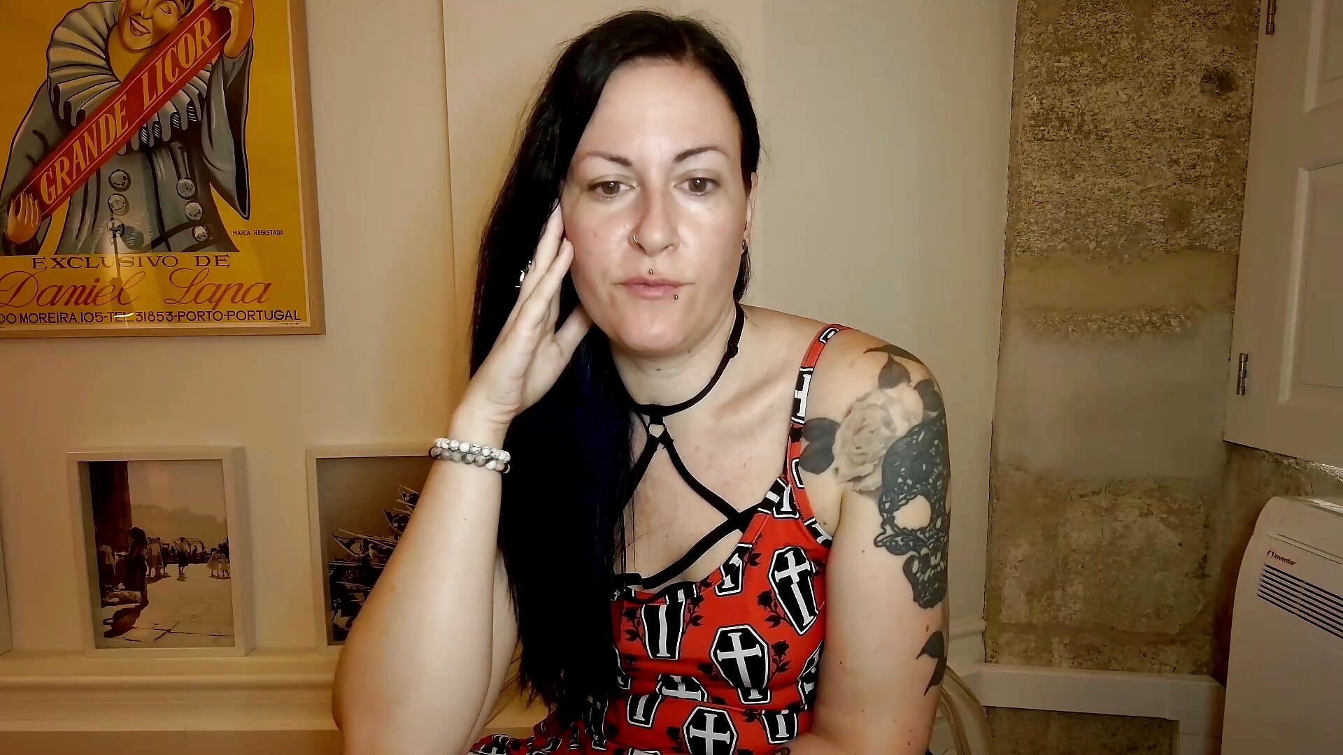 French Dirty Talking in Portugal Teaser – video od webkamerové modelky gennyrock