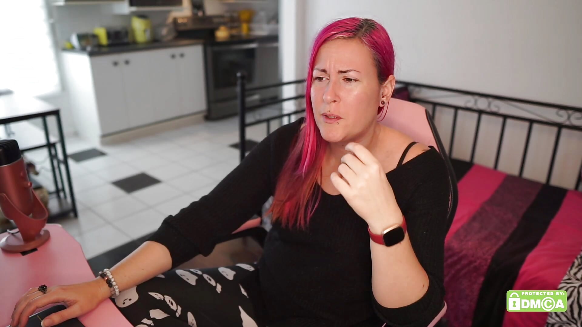 Another SPH – video od webkamerové modelky gennyrock