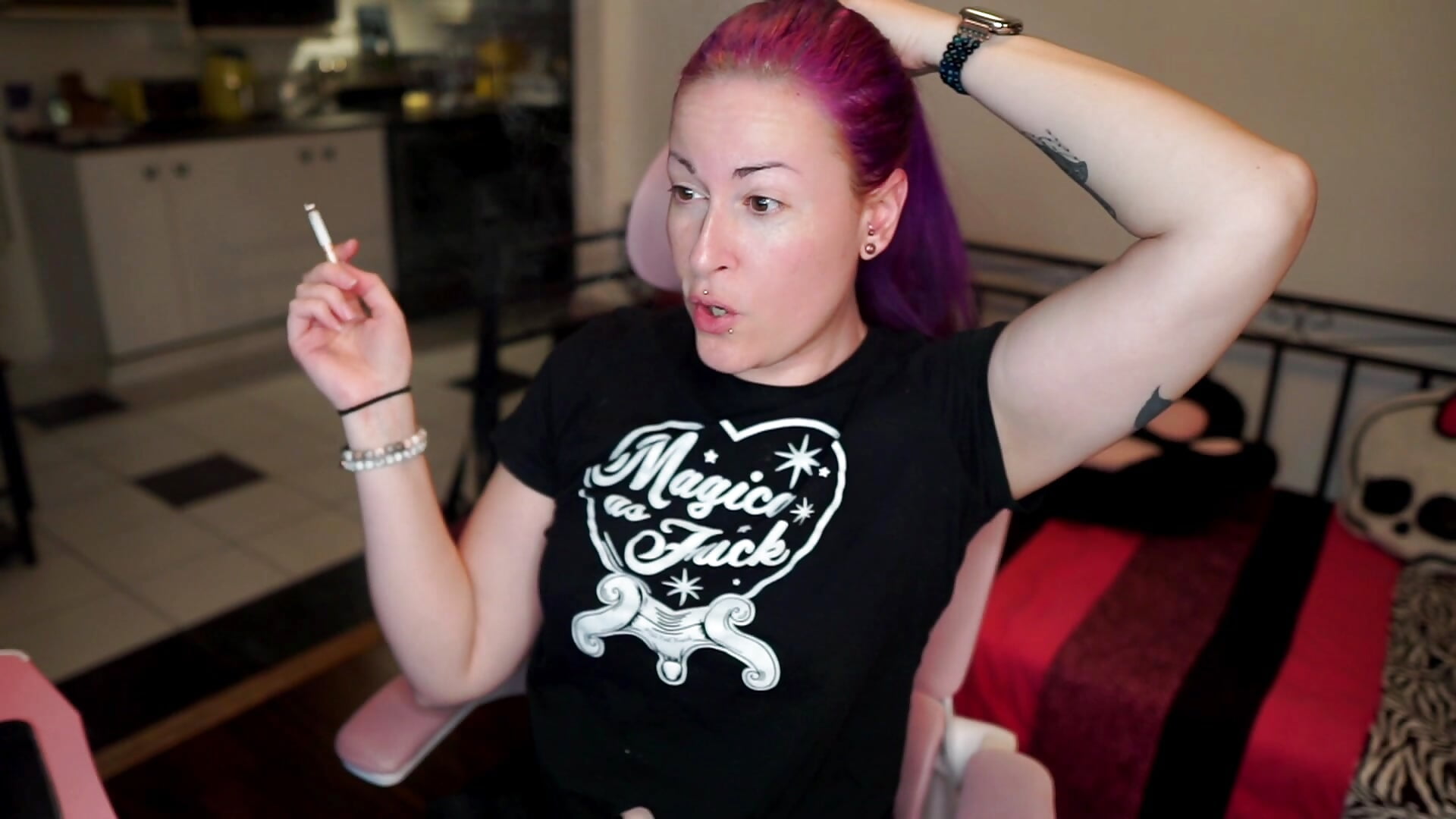 Smoke and Purple Ponytail Teaser – video od webkamerové modelky gennyrock
