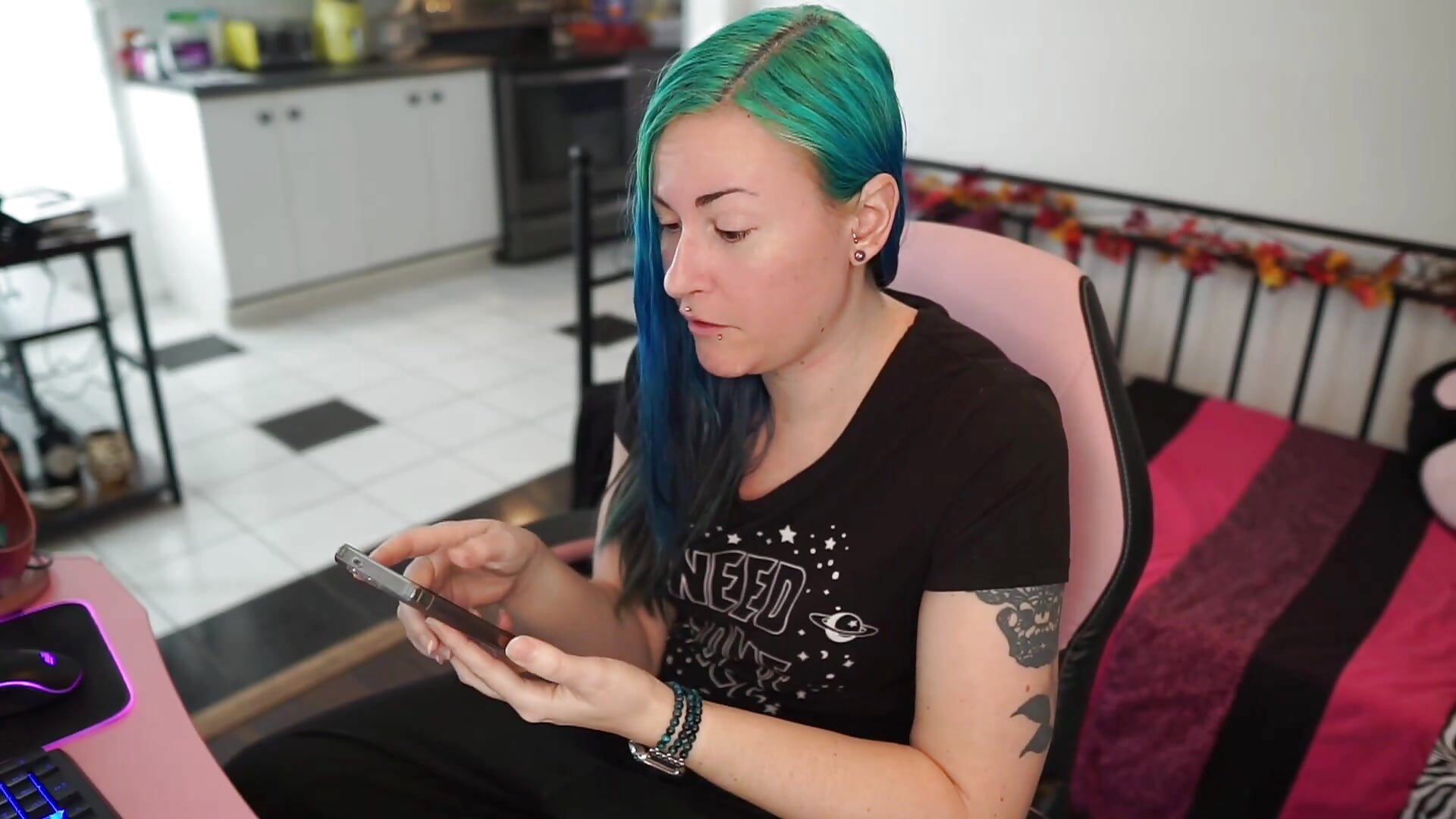 Chatting, Feet and Tattoos Teaser – video od webkamerové modelky gennyrock
