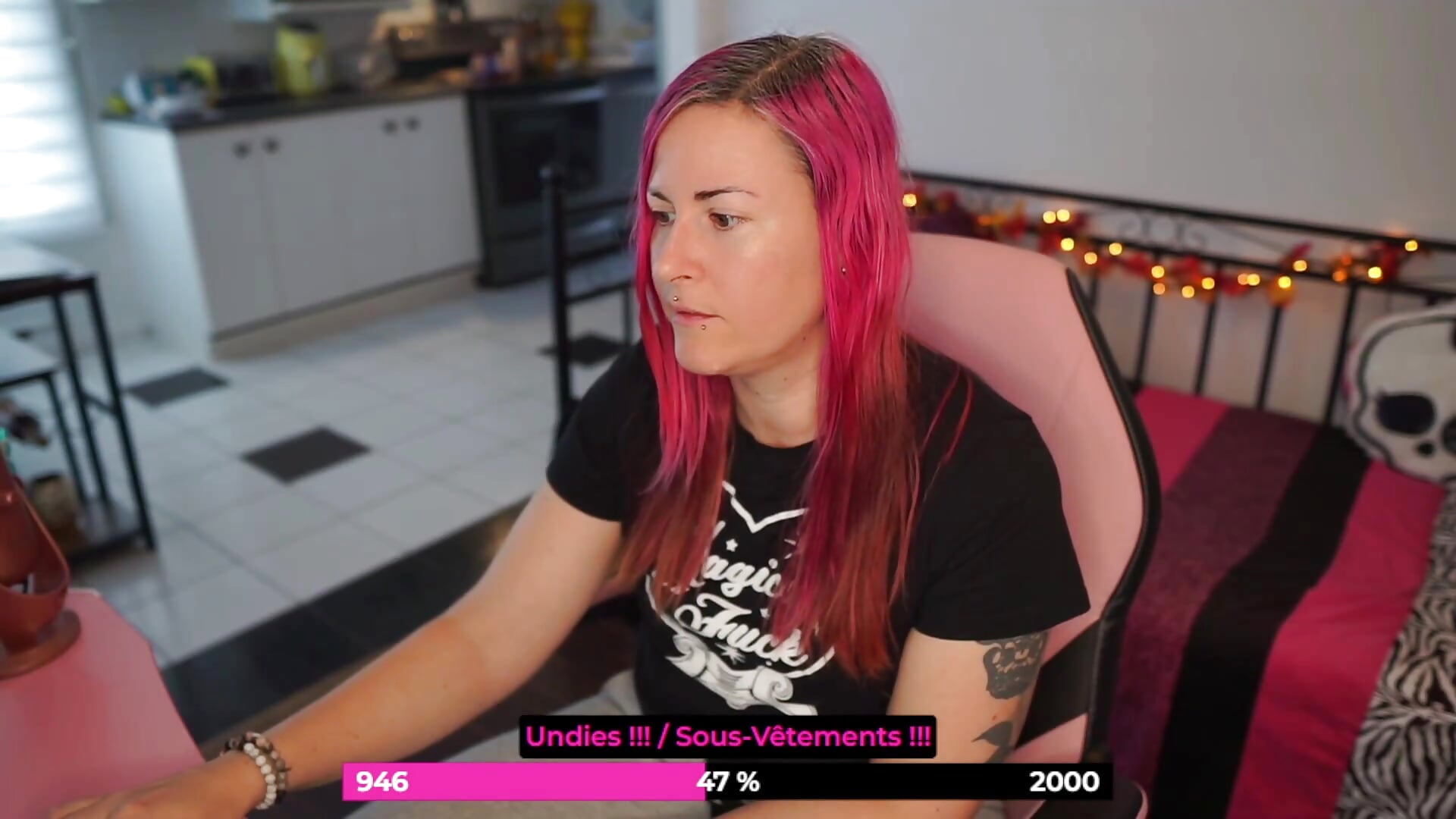 Tattoo Tour and Body Worship Teaser – video od webkamerové modelky gennyrock