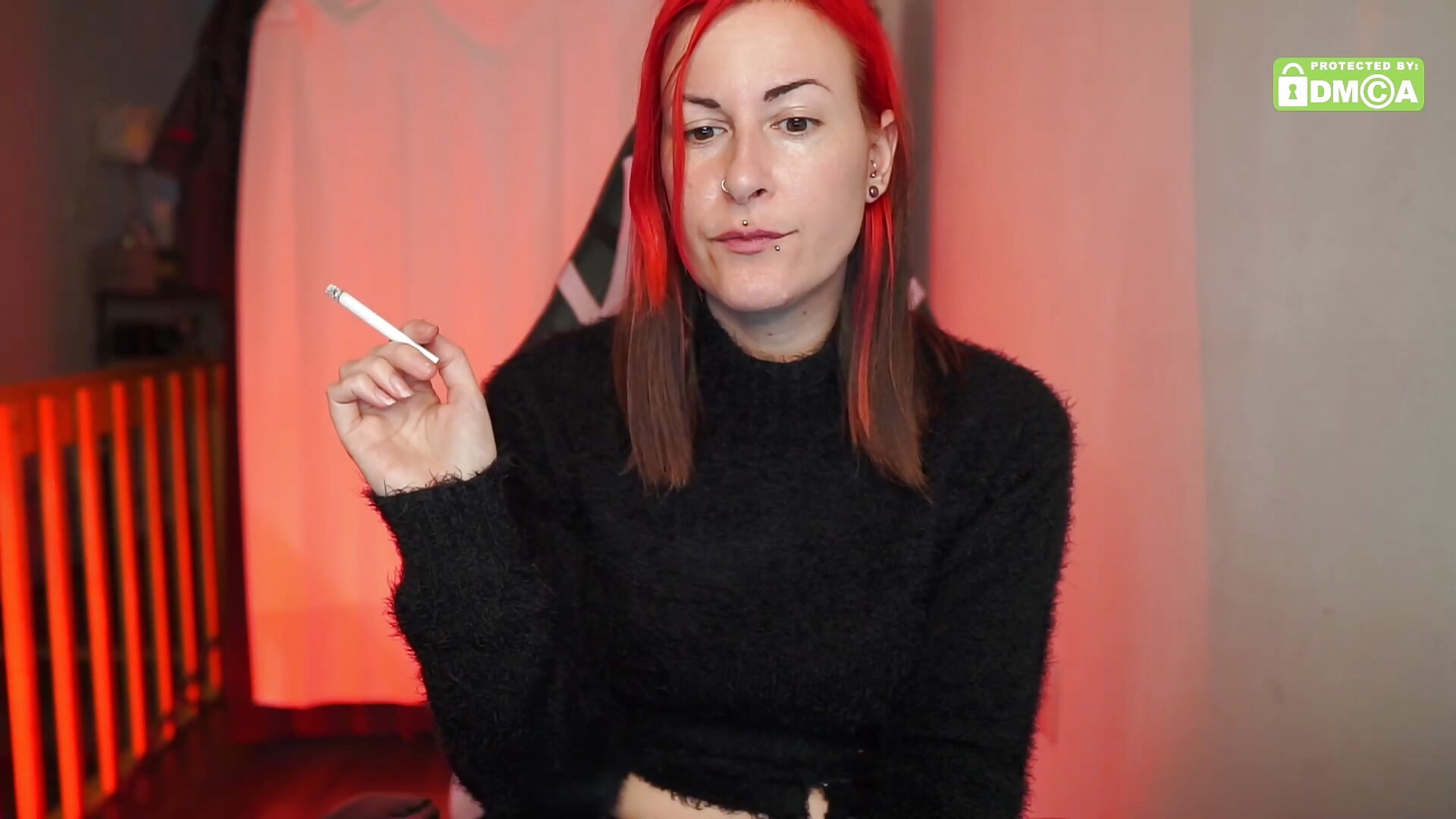 Smoke, Feet and Legs French – video od webkamerové modelky gennyrock