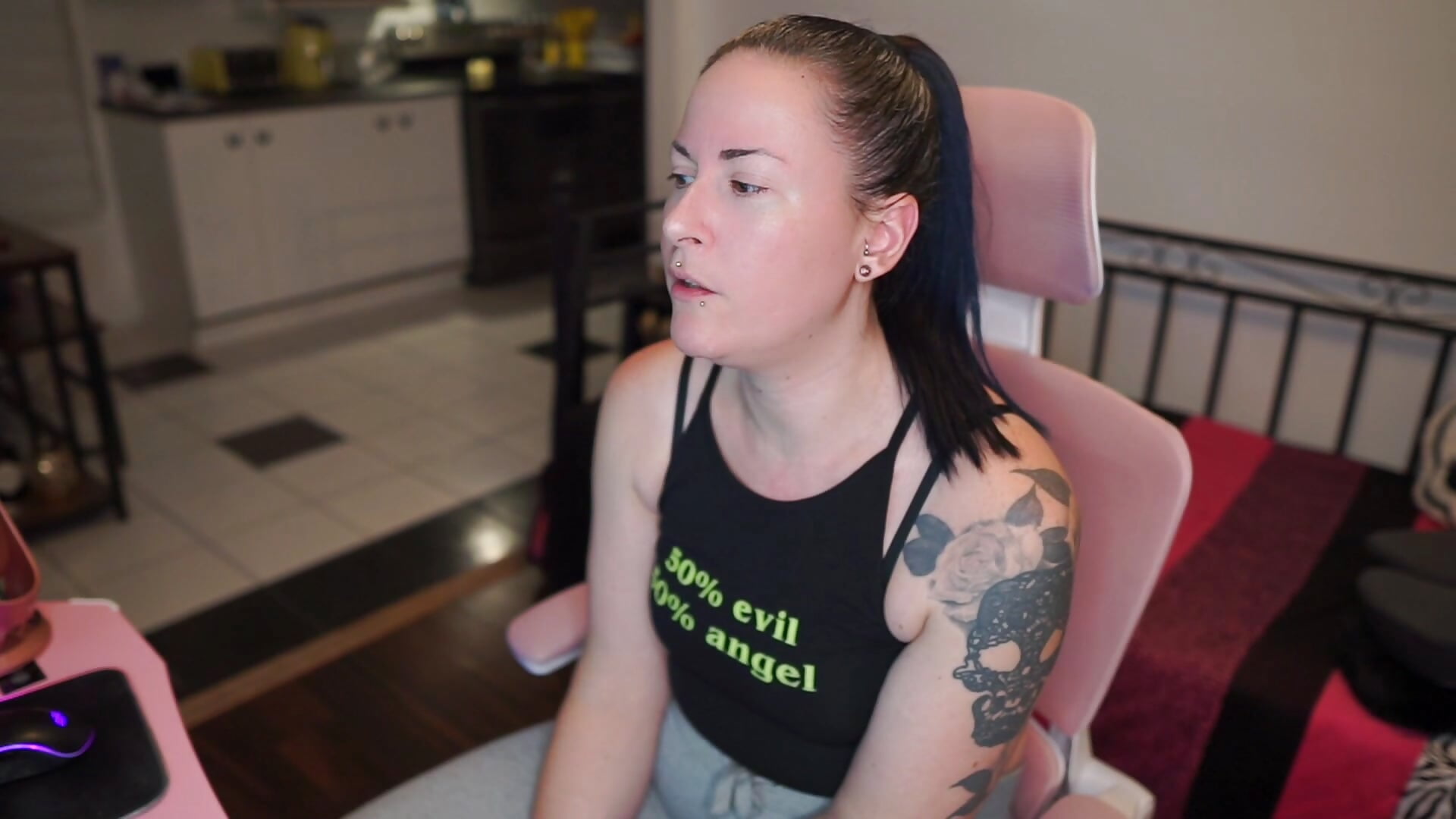 Unfinished Cuckold Story While Stripping Teaser – video od webkamerové modelky gennyrock