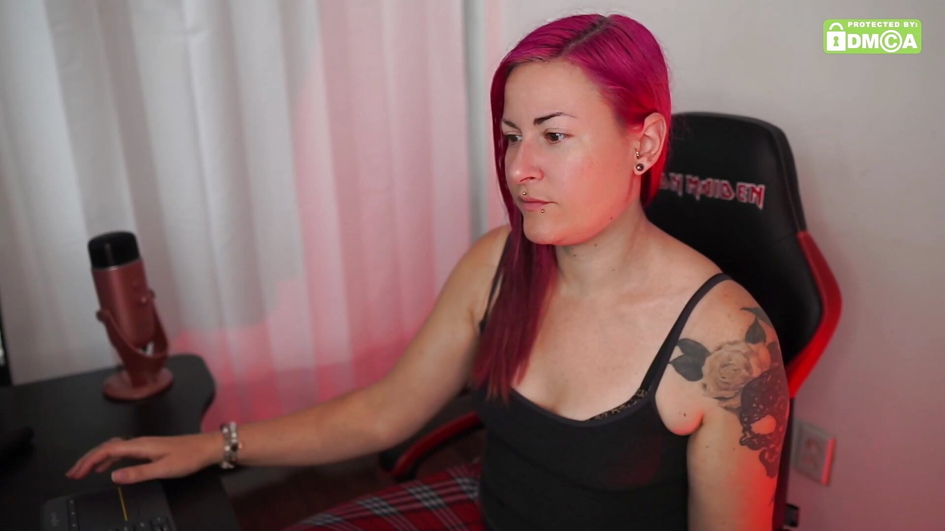 Accidently in Private in French – video od webkamerové modelky gennyrock