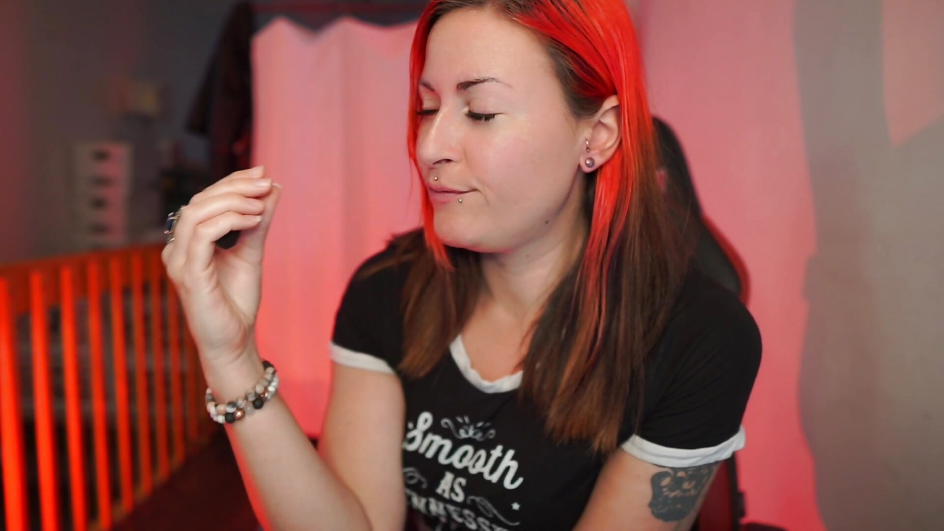 Giantess VS Tiny Guy – video od webkamerové modelky gennyrock