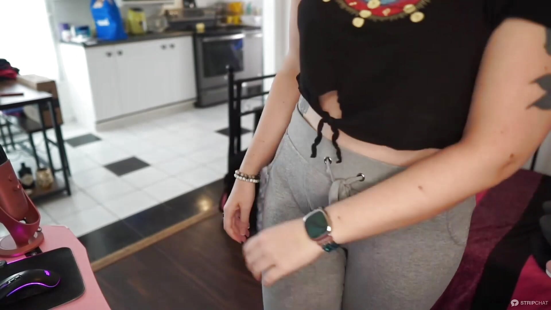 Naked and Standing Masturbation in French Teaser – video od webkamerové modelky gennyrock