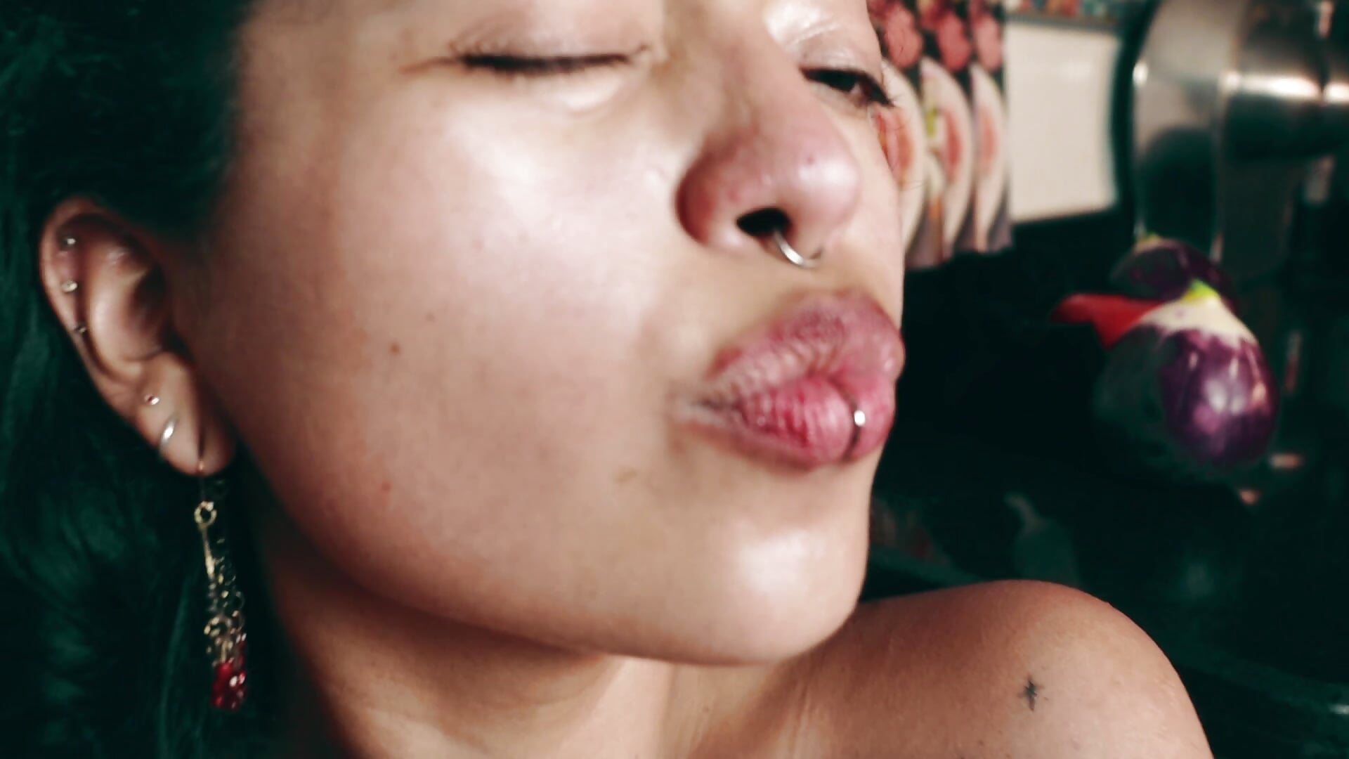 Piercing - video by _Katty_Sweet cam model