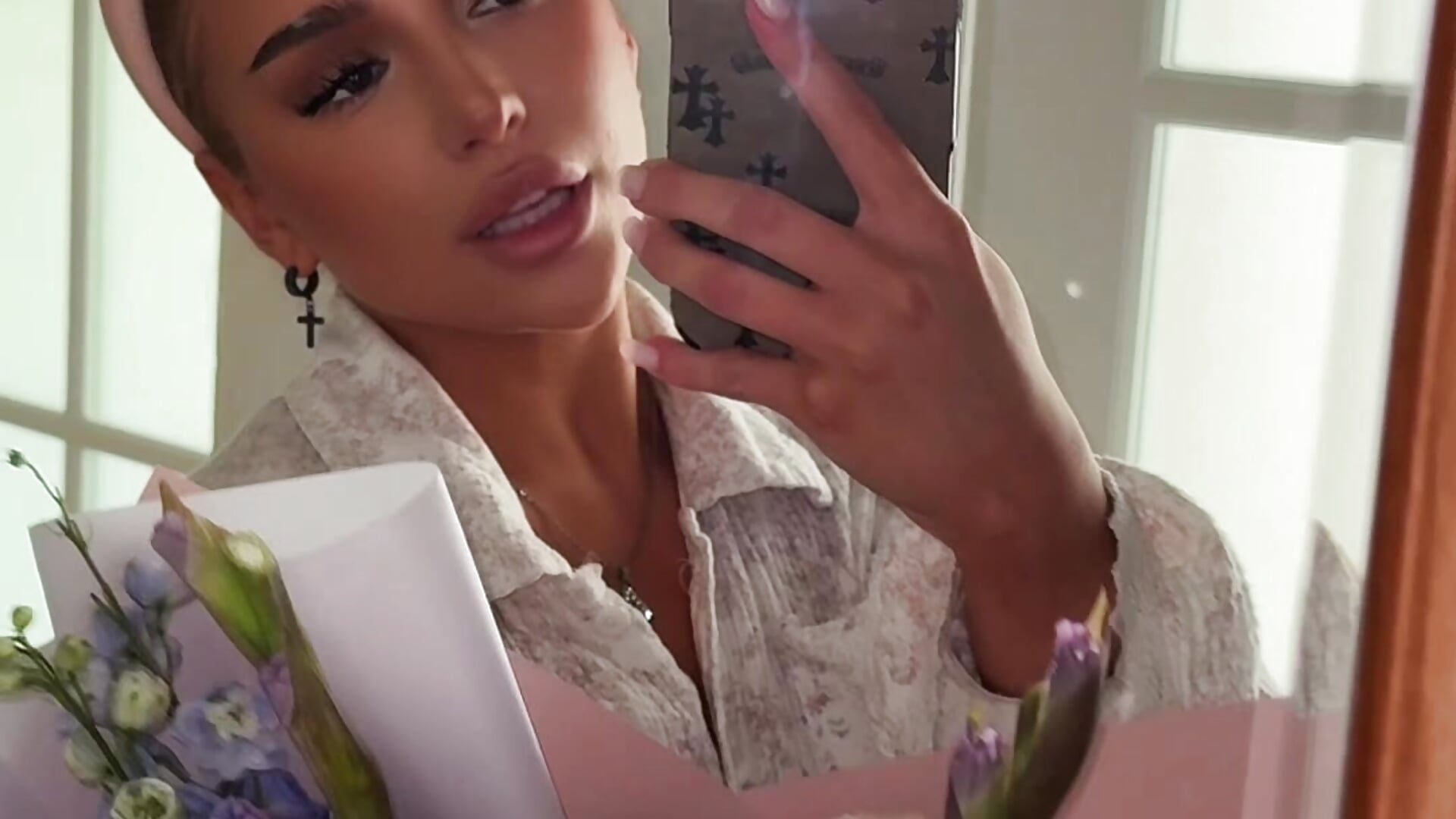 the mood is romantic – видео вебкам-модели CardiSweetBaby