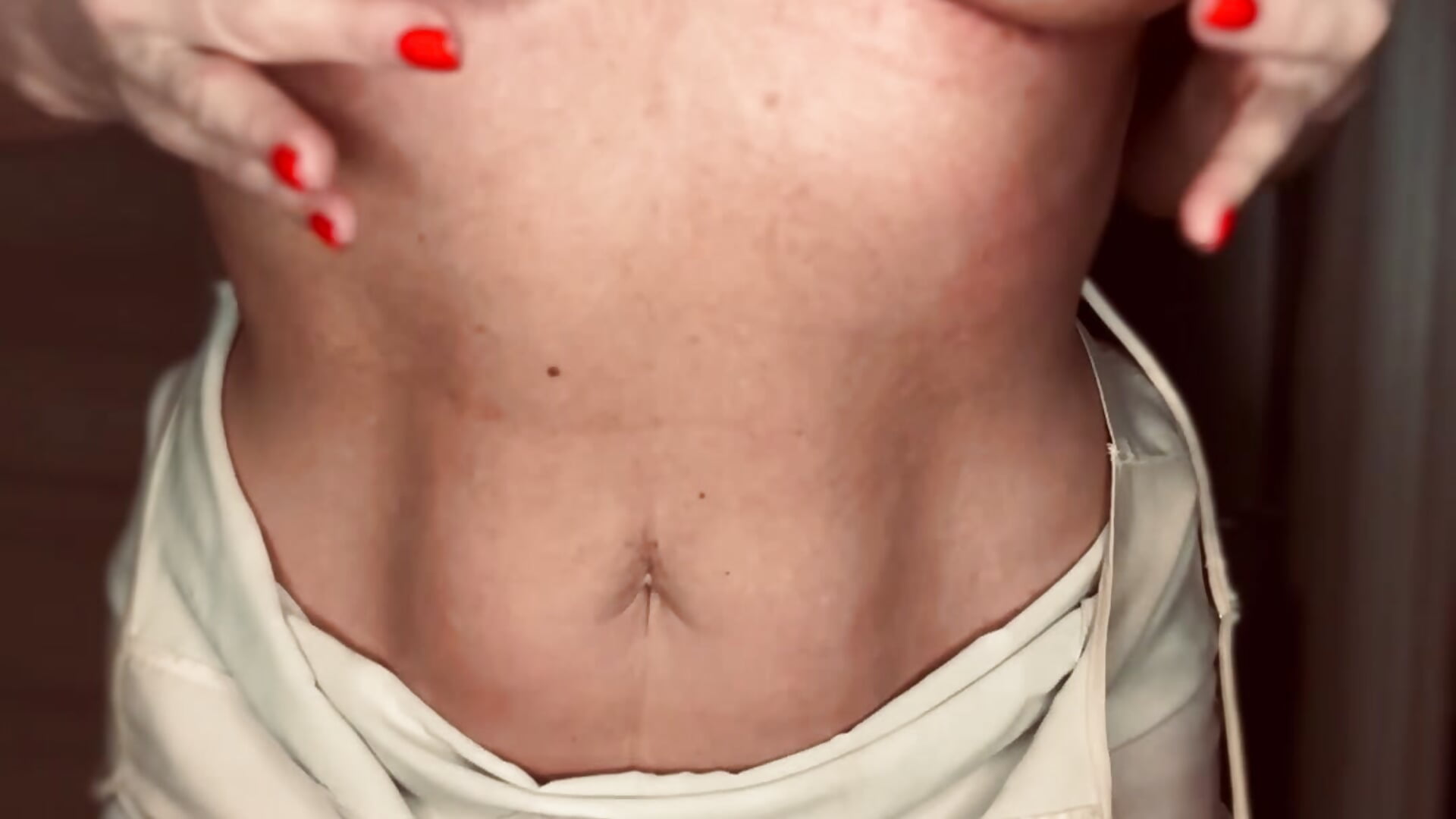 oil and ice on my breast – video od webkamerové modelky JessicaLLo