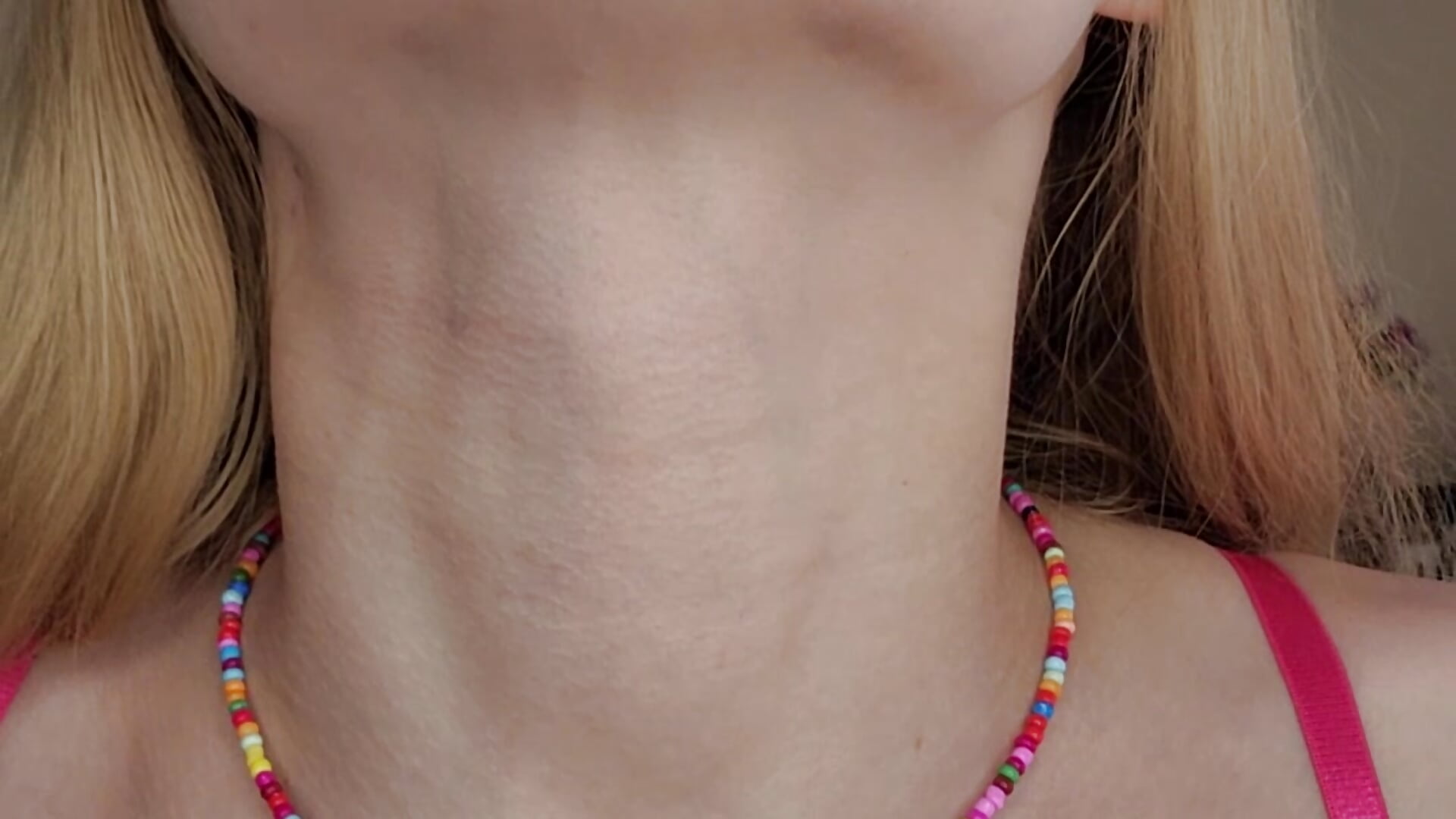 My neck - video by Vanessa_Norris cam model