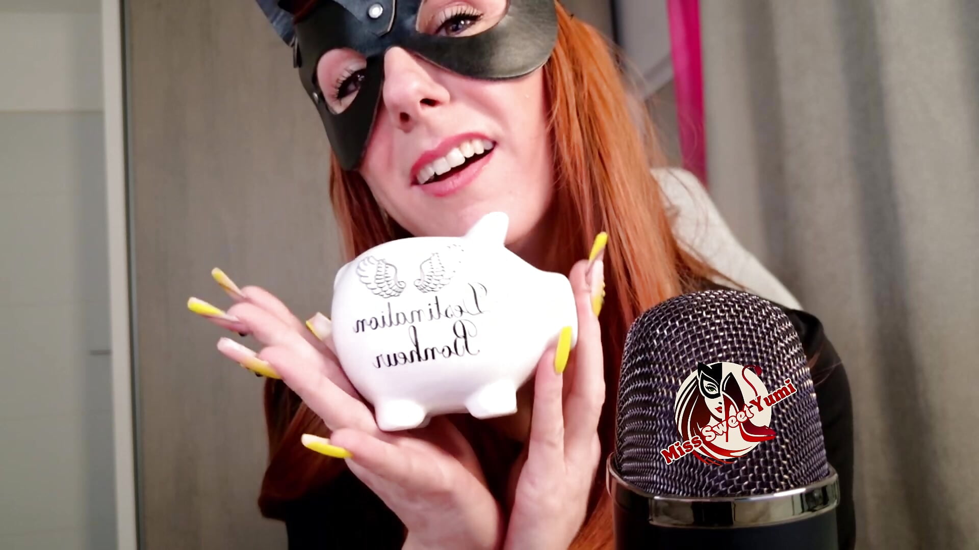 ASMR Allégeance et Services à ta Majesté Royale - video van MissSweetYumi cam-model